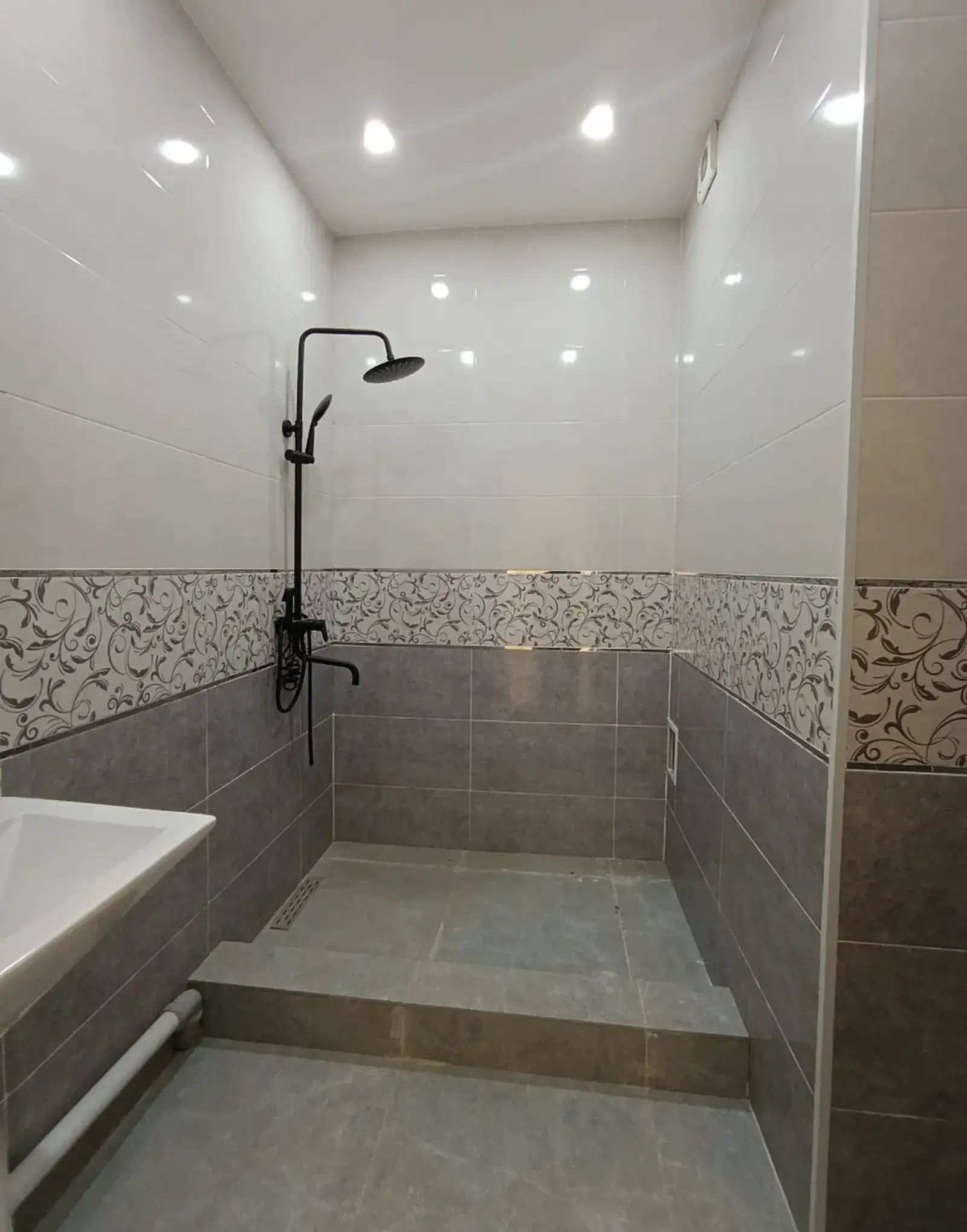 3-комн. квартира, 11 этаж, 97 м², Шохмансур