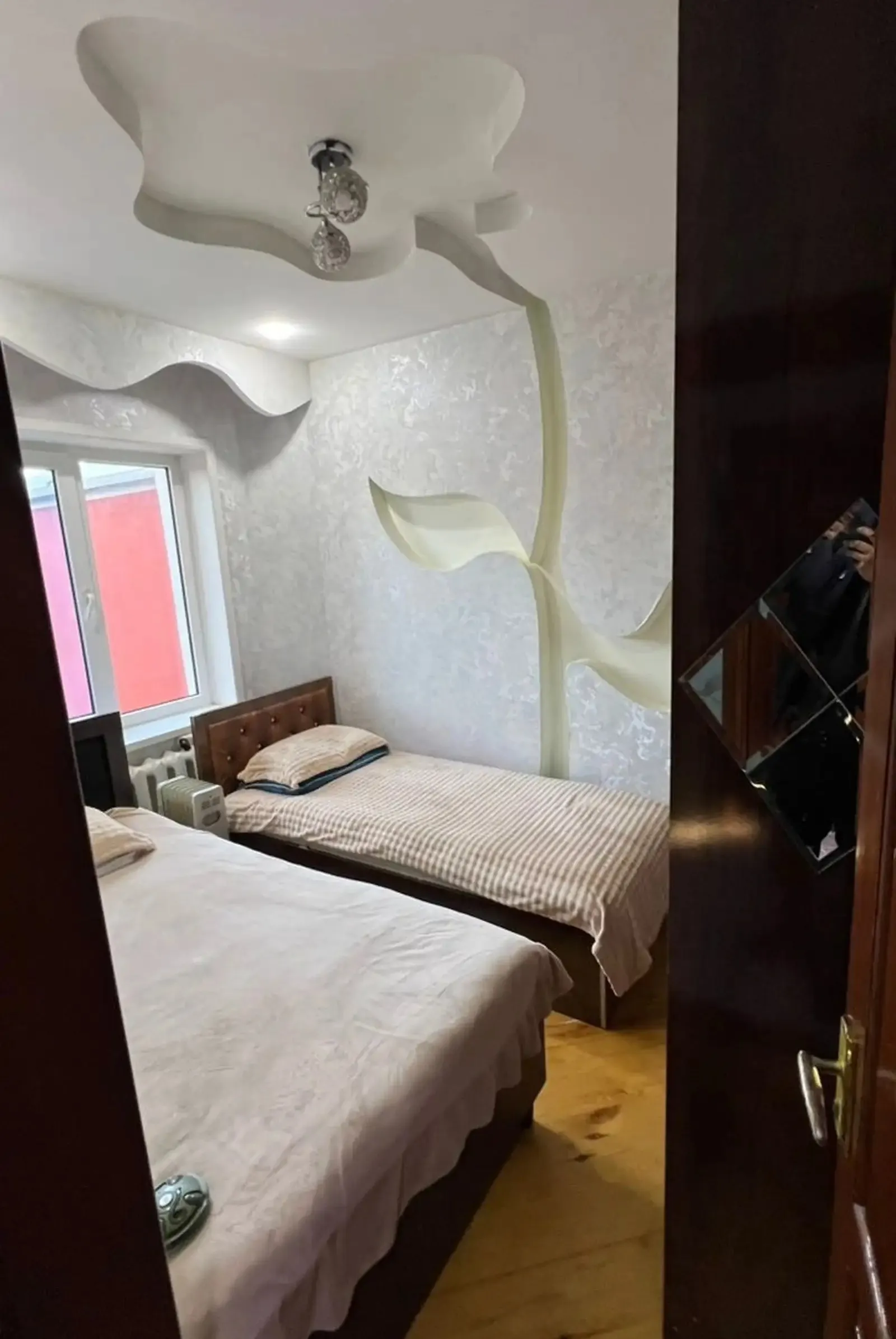 3 этажн. 13-комн. дом, 10 соток, Круги Ором