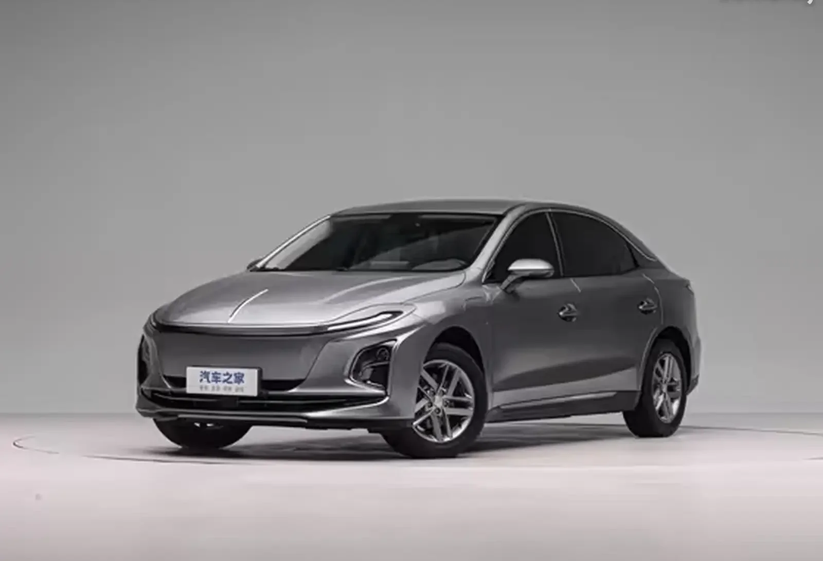 Hongqi E-QM5, 2026