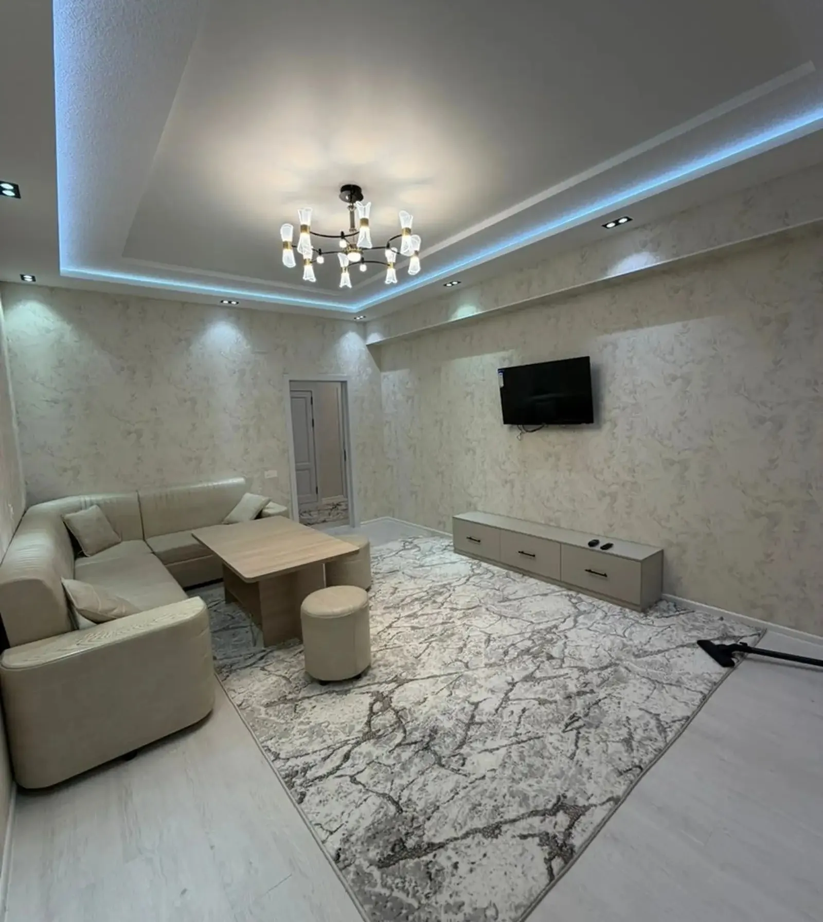 2-комн. квартира, 4 этаж, 76м², 18 Мкр — фото 2