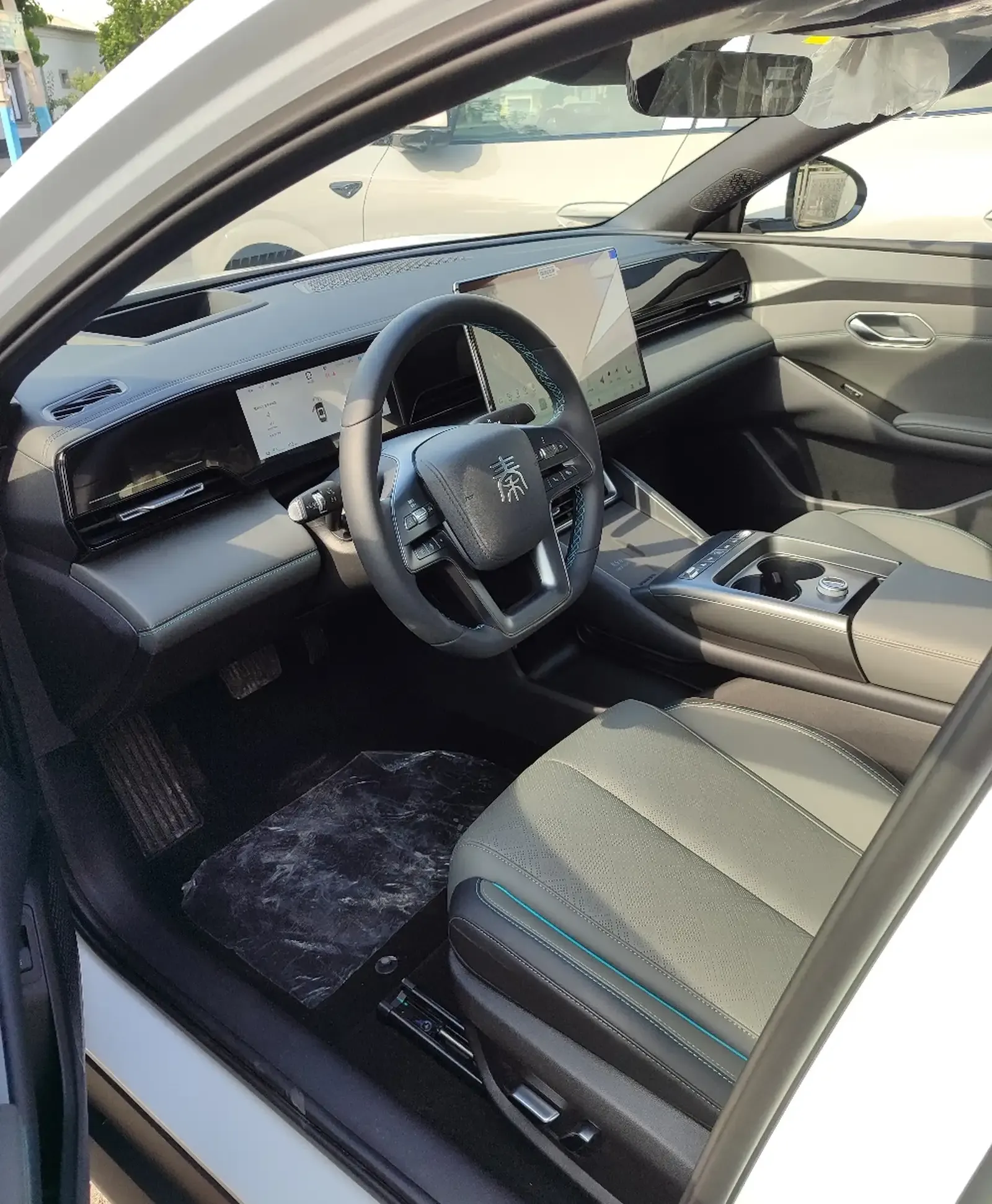 BYD Qin L, 2025