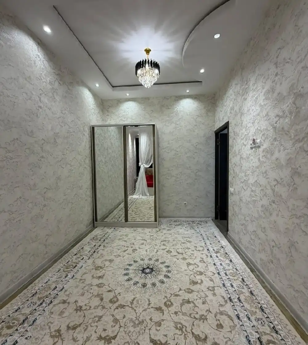 2-комн. квартира, 5 этаж, 70м², 92 мкр, Маркази Савдои Гулдаста, дом Королевский