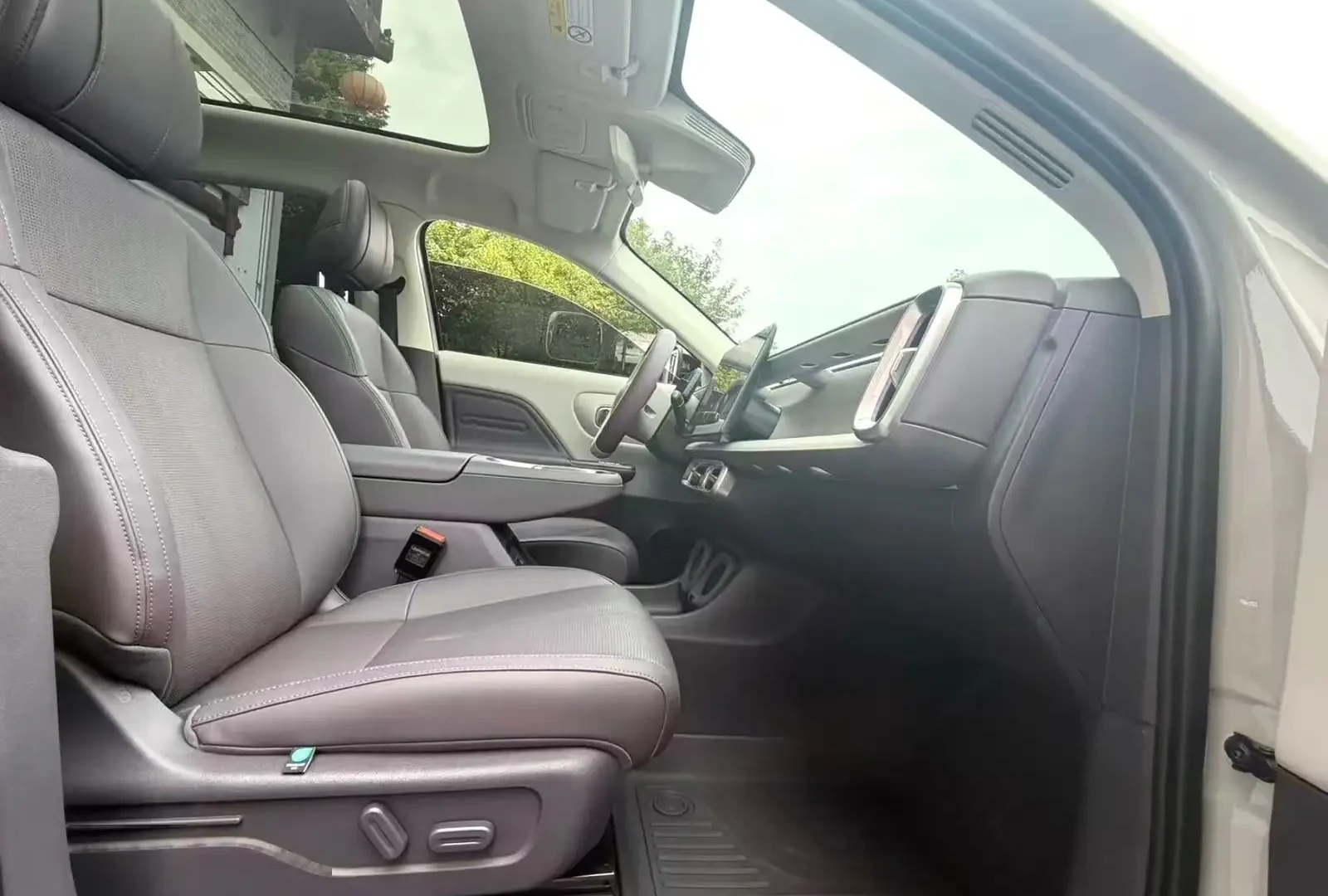 Leapmotor B10, 2025