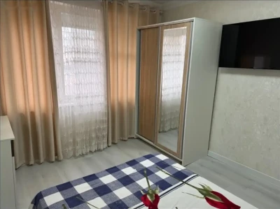 3-комн. квартира, 2 этаж, 90м², 8мкр — миниатюра 2