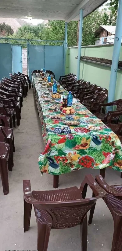 Стол и стулья