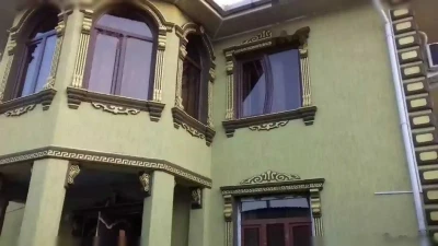 Фасадный декор из пенопласта для окна — миниатюра 2