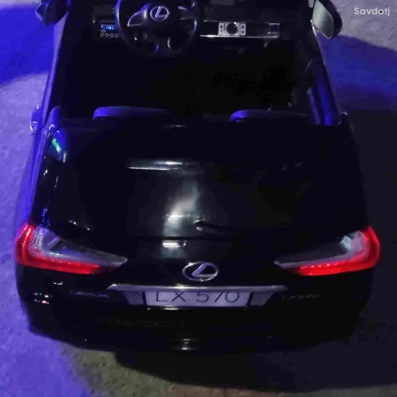 Детская машина LX570
