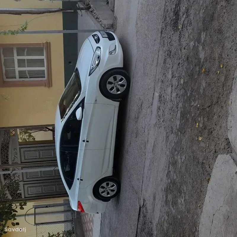 Hyundai Solaris 2013