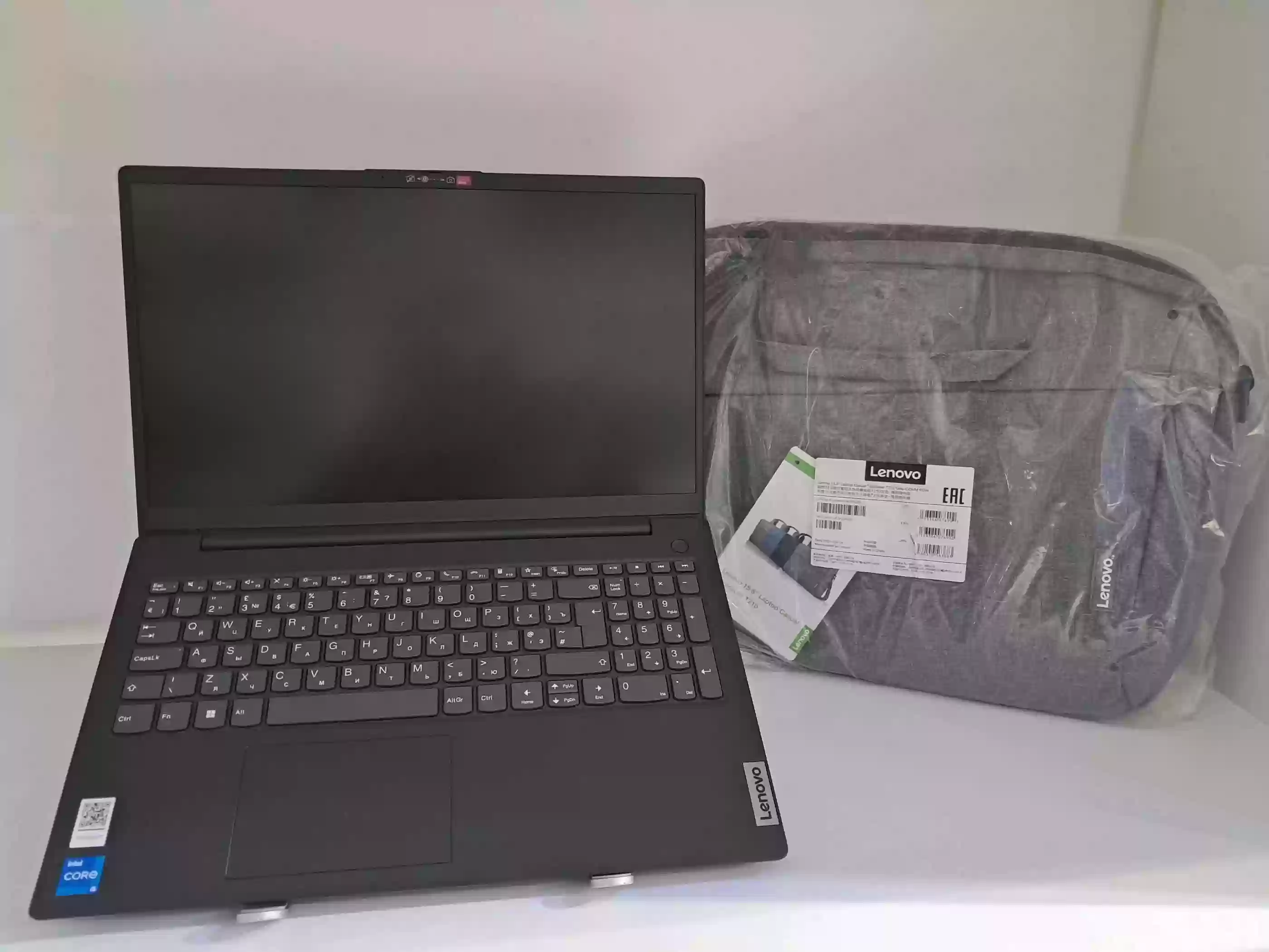 Lenovo V15 