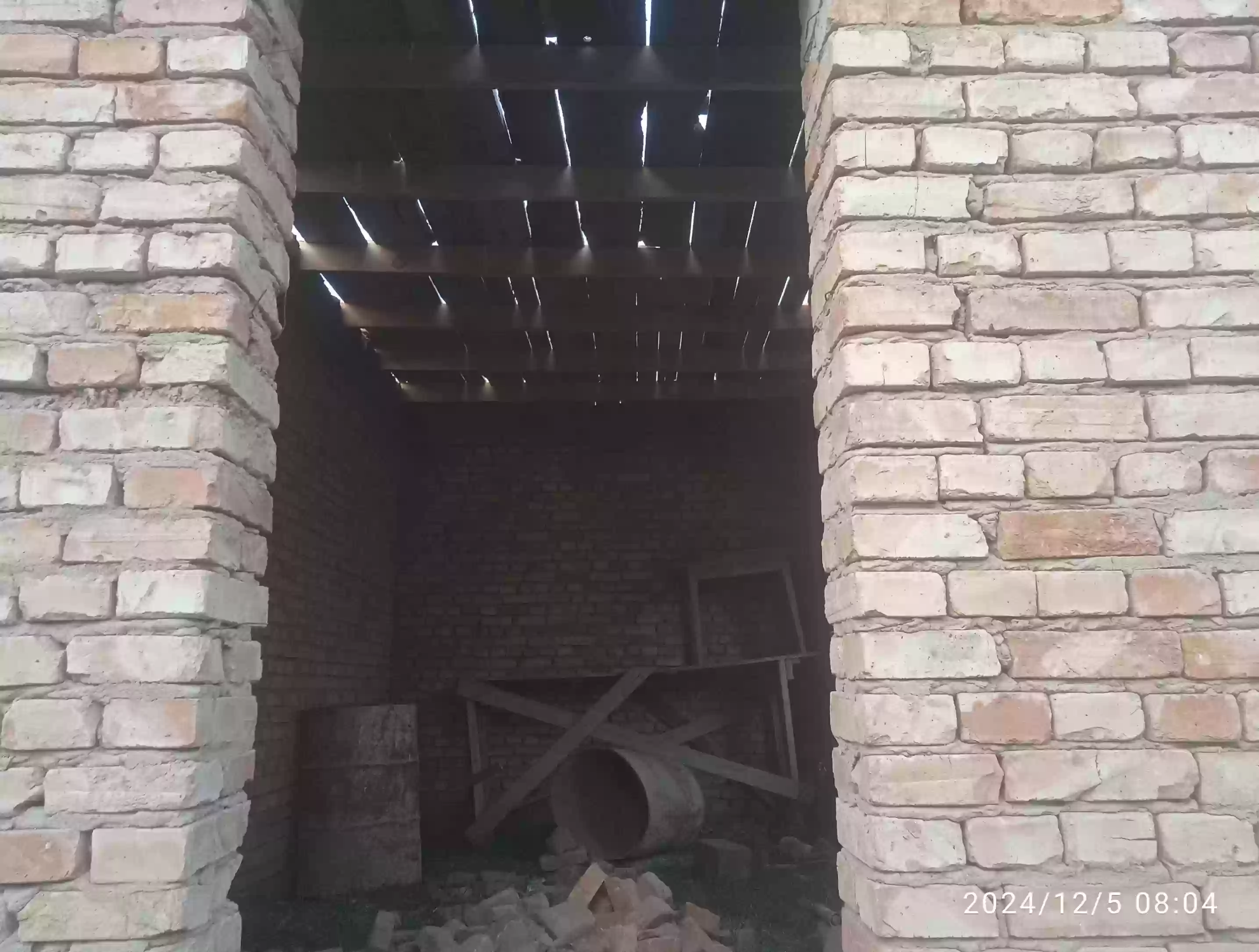 Постройка с земельным участком 