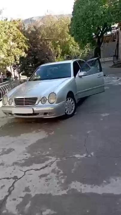 Mercedes-benz E class 2001