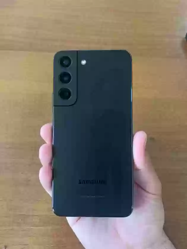 Samsung  S22 
