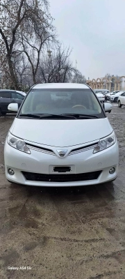 Toyota Estima 2015