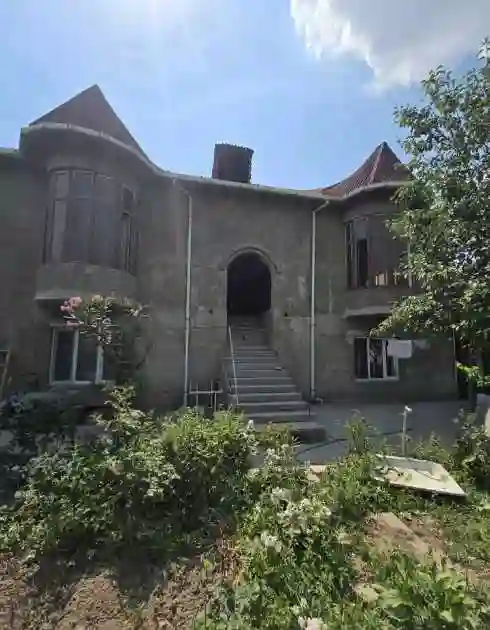 2 этажный, 9-комн. дом, 300 м², 6 соток, Фирдавси, район мясокомбинат