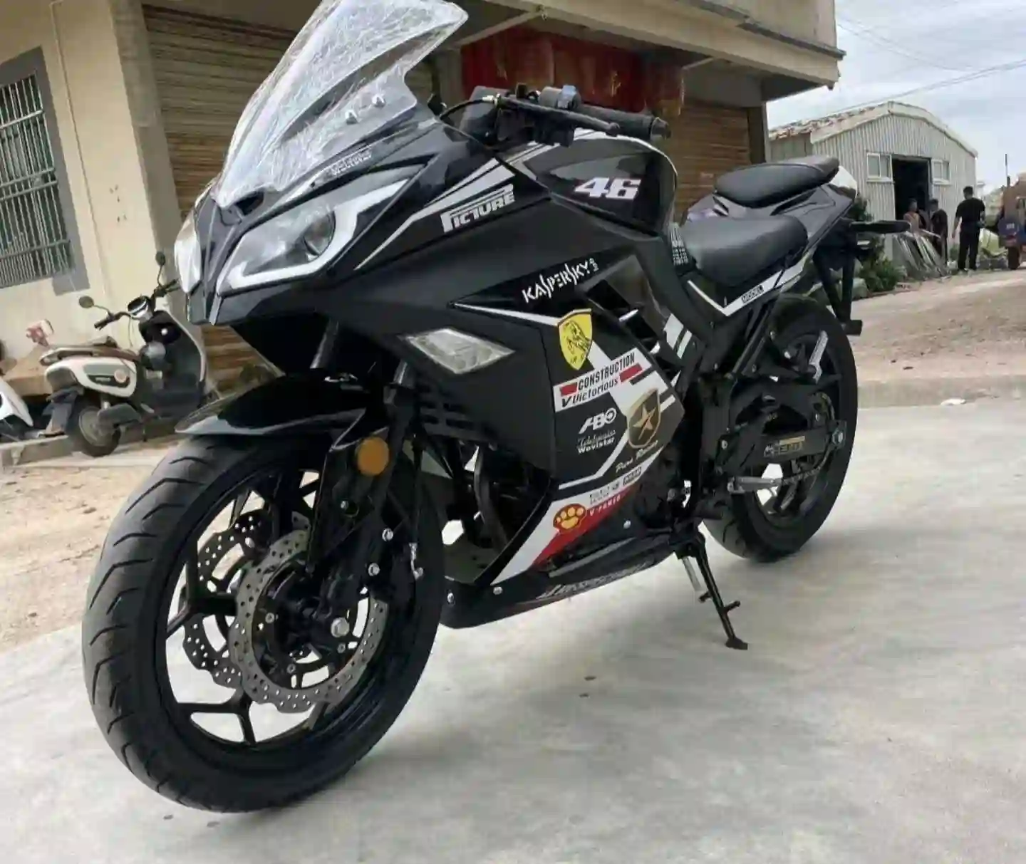Kawasaki Ninja 200c 