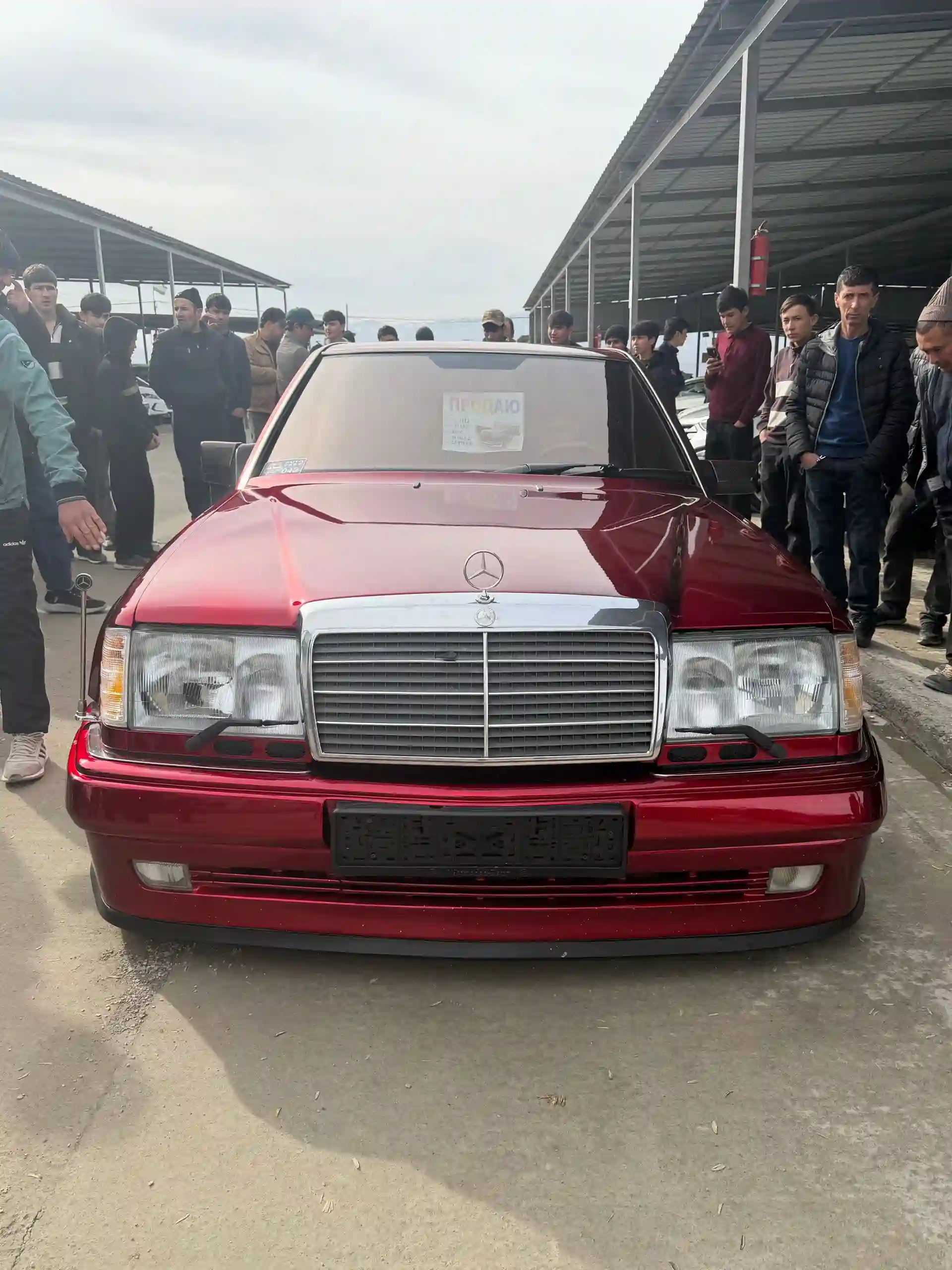 Mercedes-benz E class 1992 — миниатюра 1