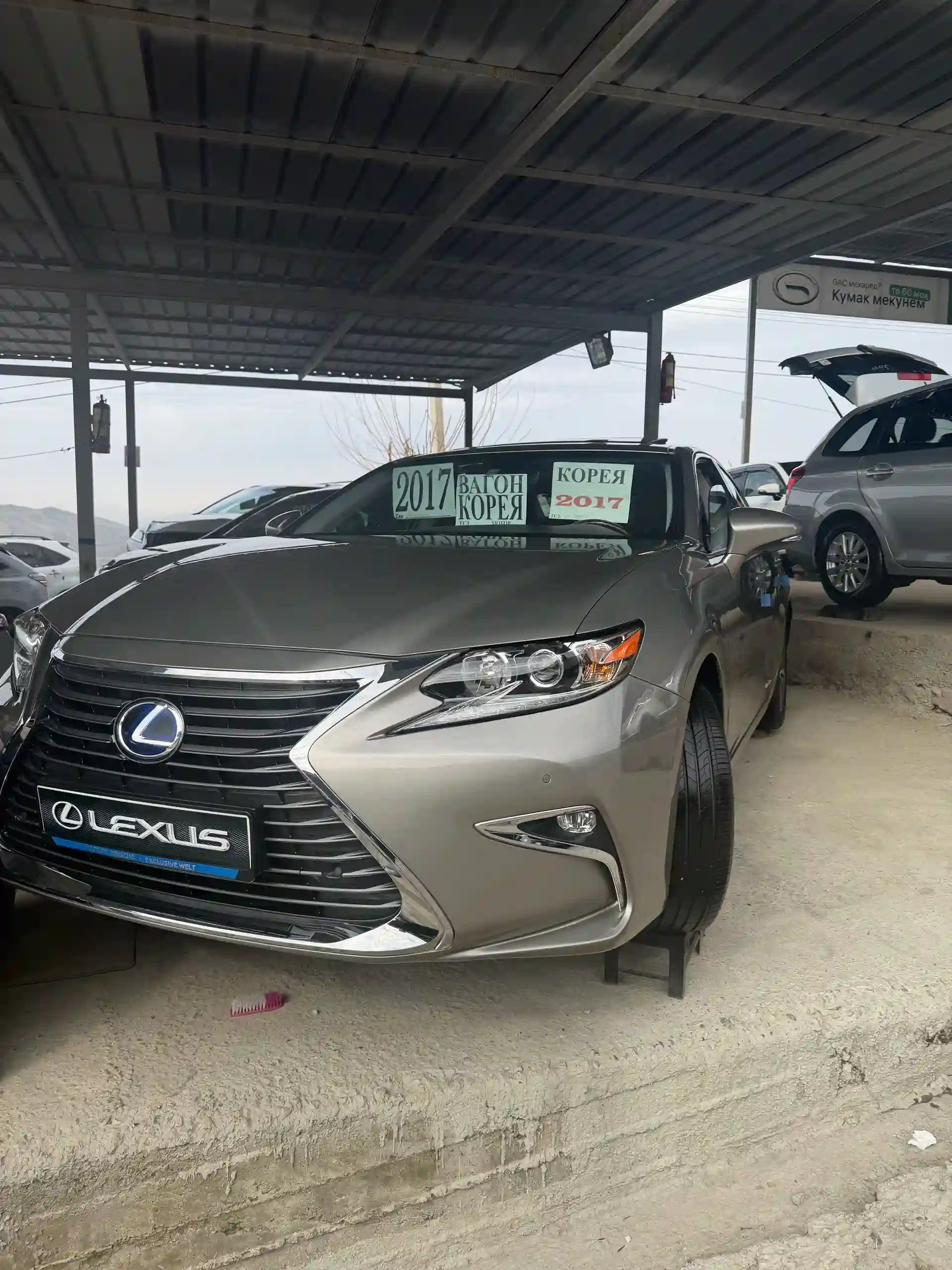 Lexus Es series 2017 — миниатюра 1