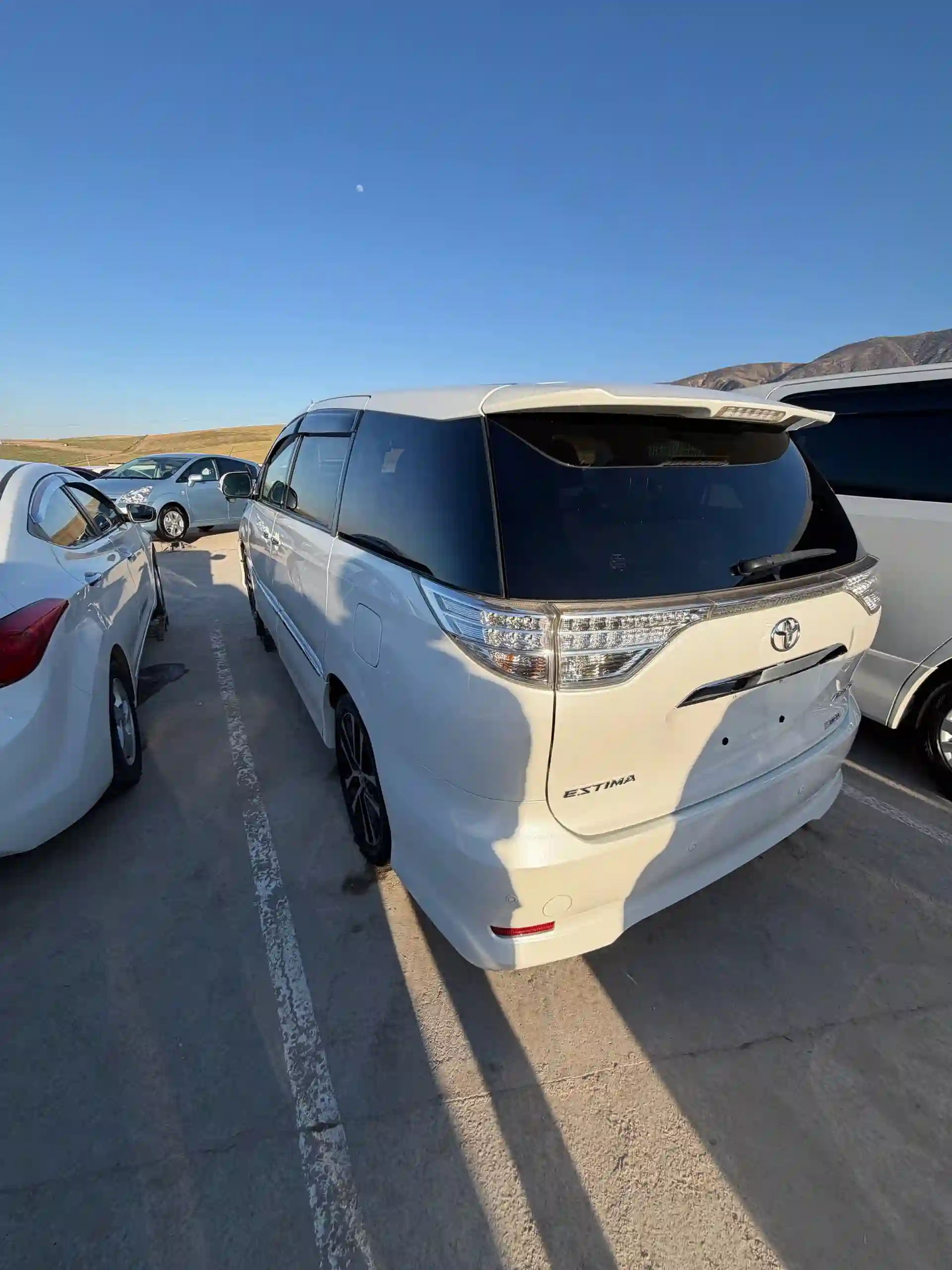 Toyota Estima 2014