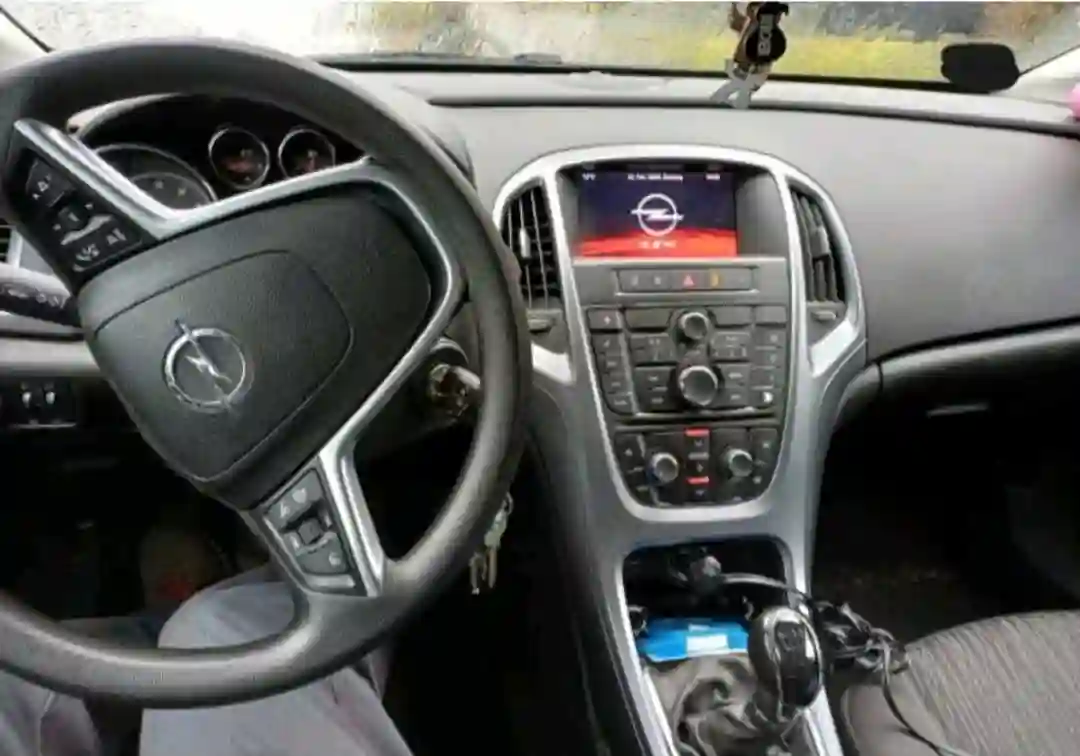 Opel Astra j 2014 — миниатюра 5