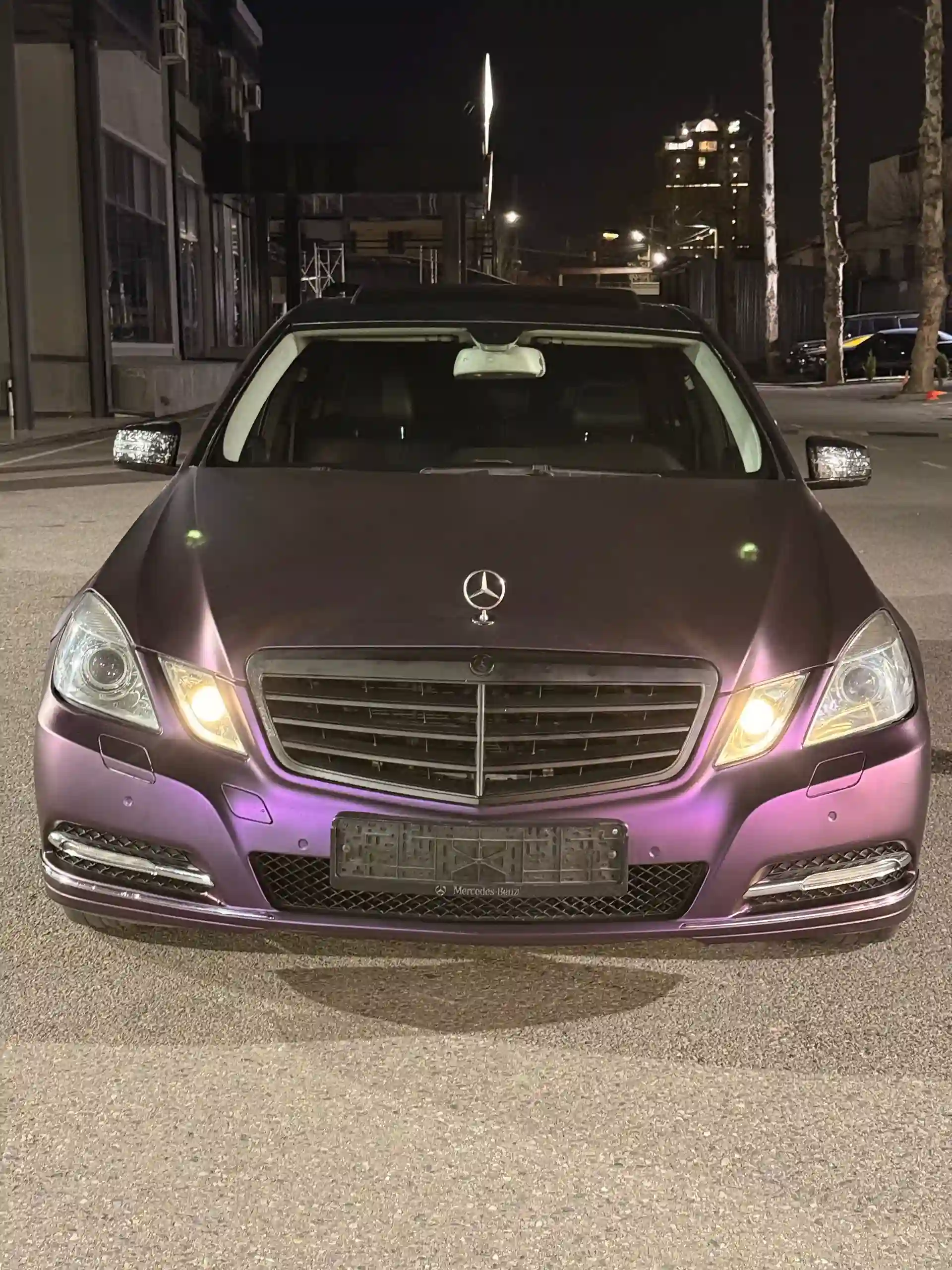 Mercedes-benz E class 2011 — миниатюра 1