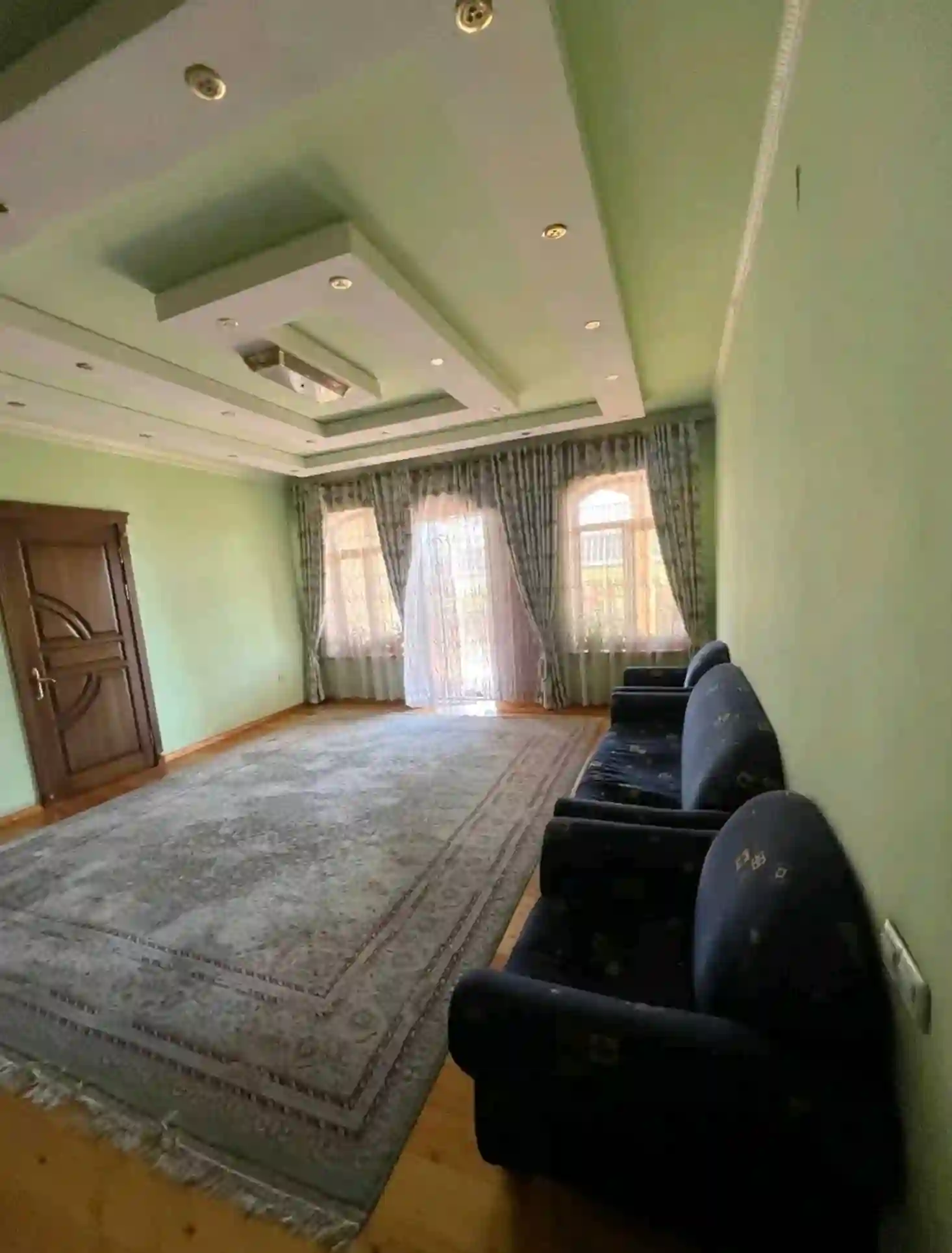 3 этажный, 8-комн. дом, 9242 м², 5 соток, Сино