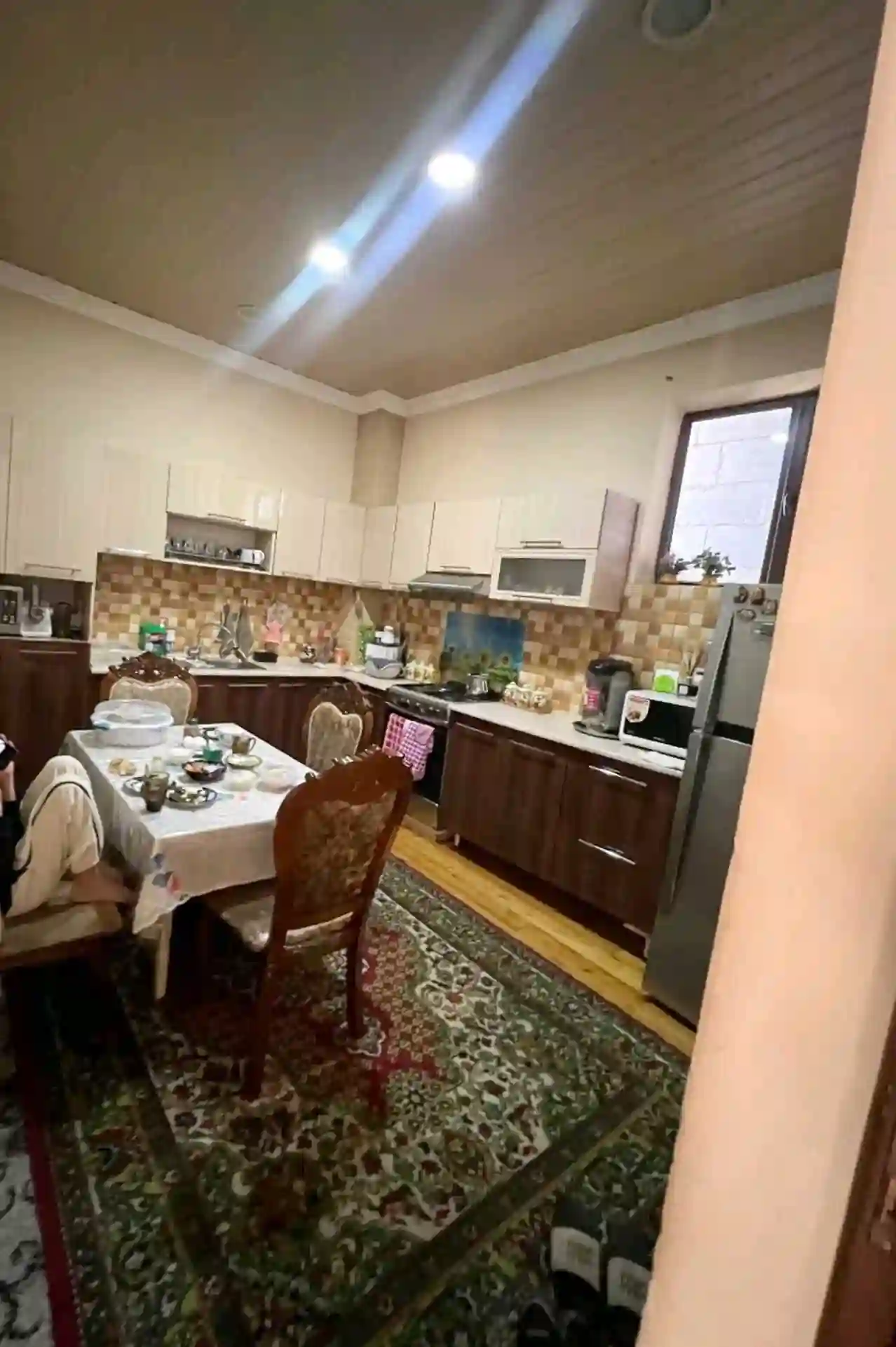 3 этажный, 8-комн. дом, 9242 м², 5 соток, Сино