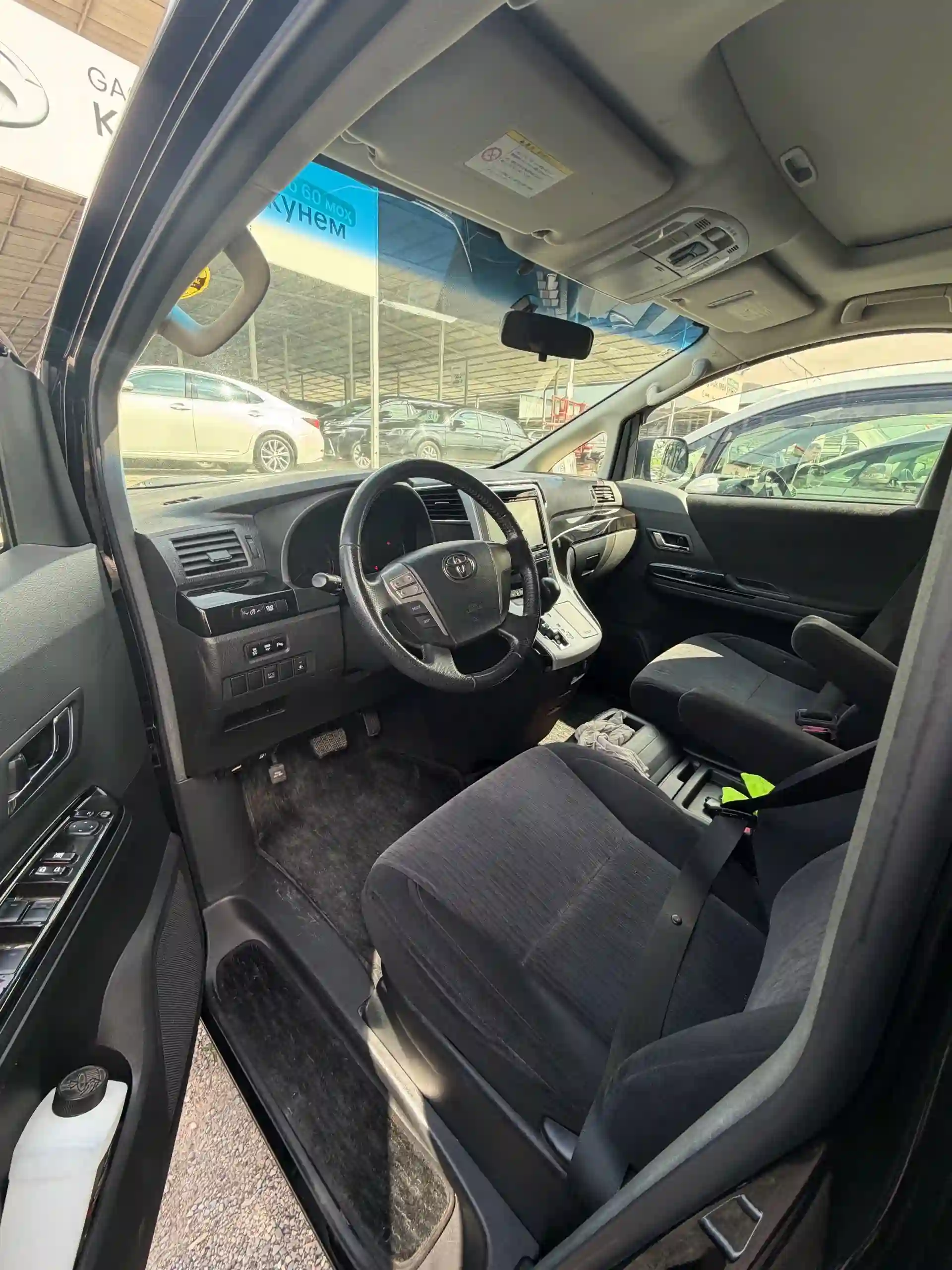 Toyota Vellfire 2014