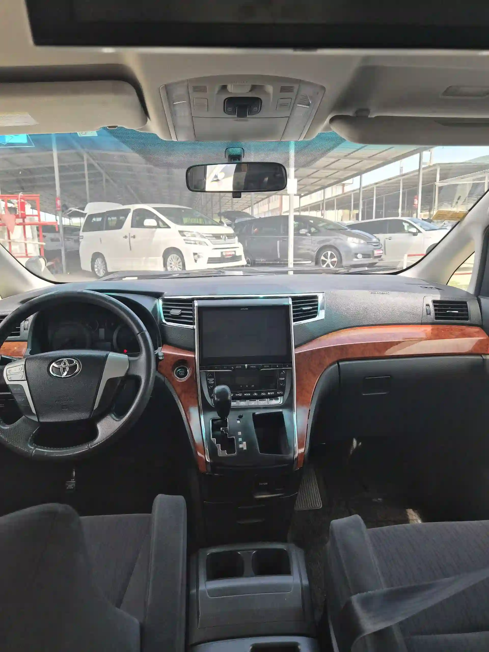 Toyota Vellfire 2014