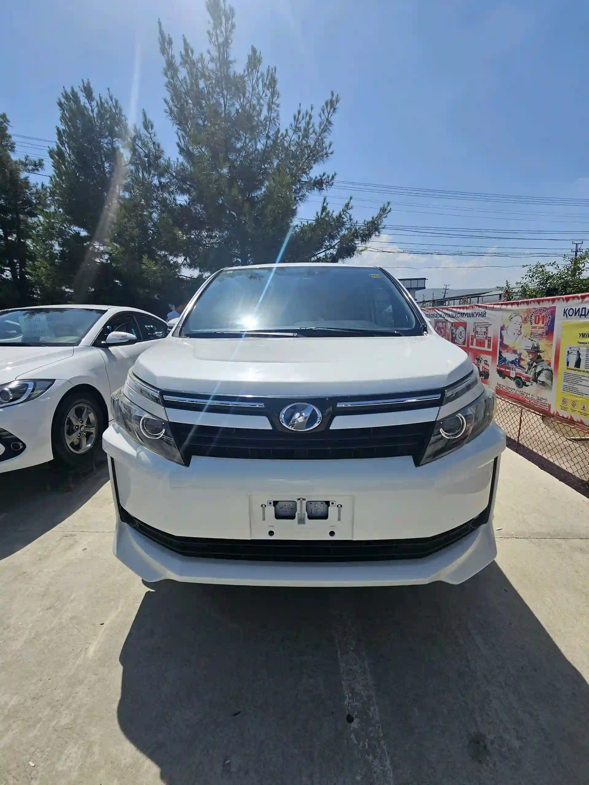Toyota Voxy 2014