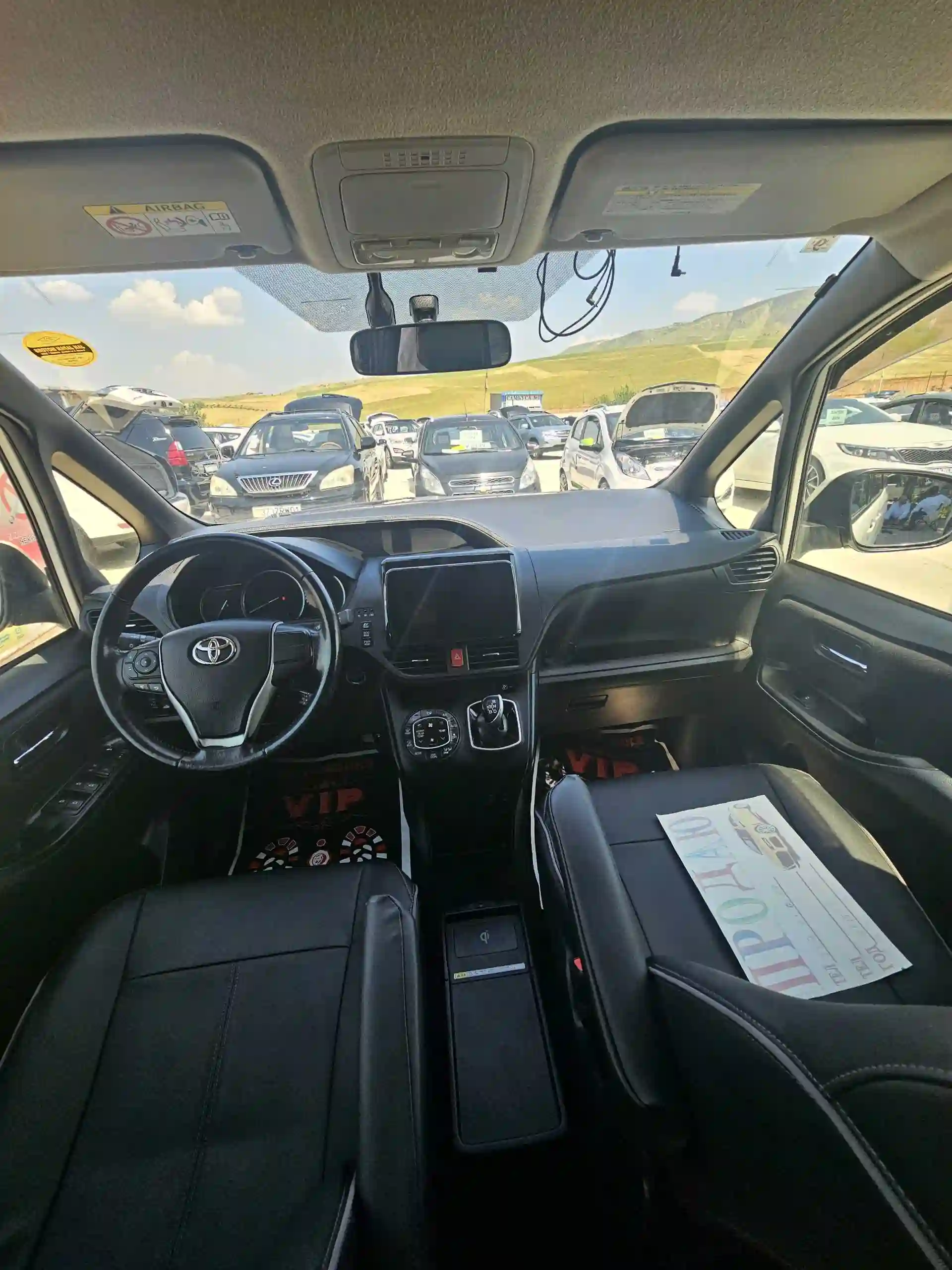 Toyota Voxy 2014