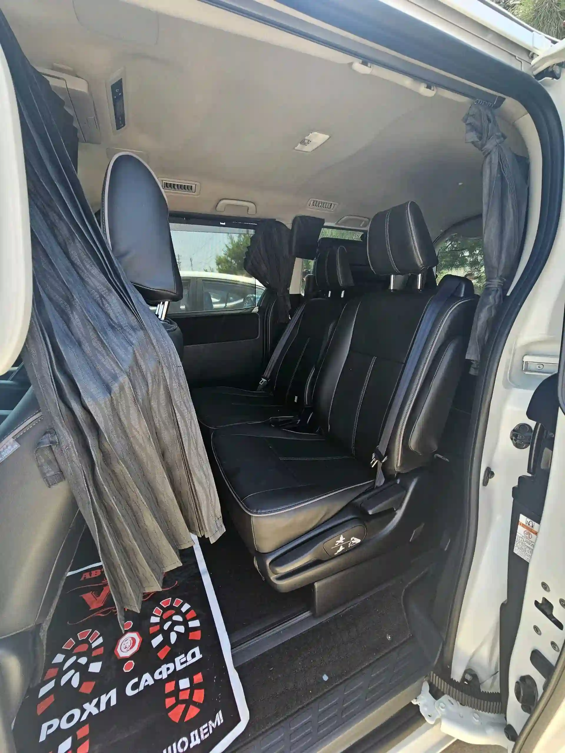 Toyota Voxy 2014