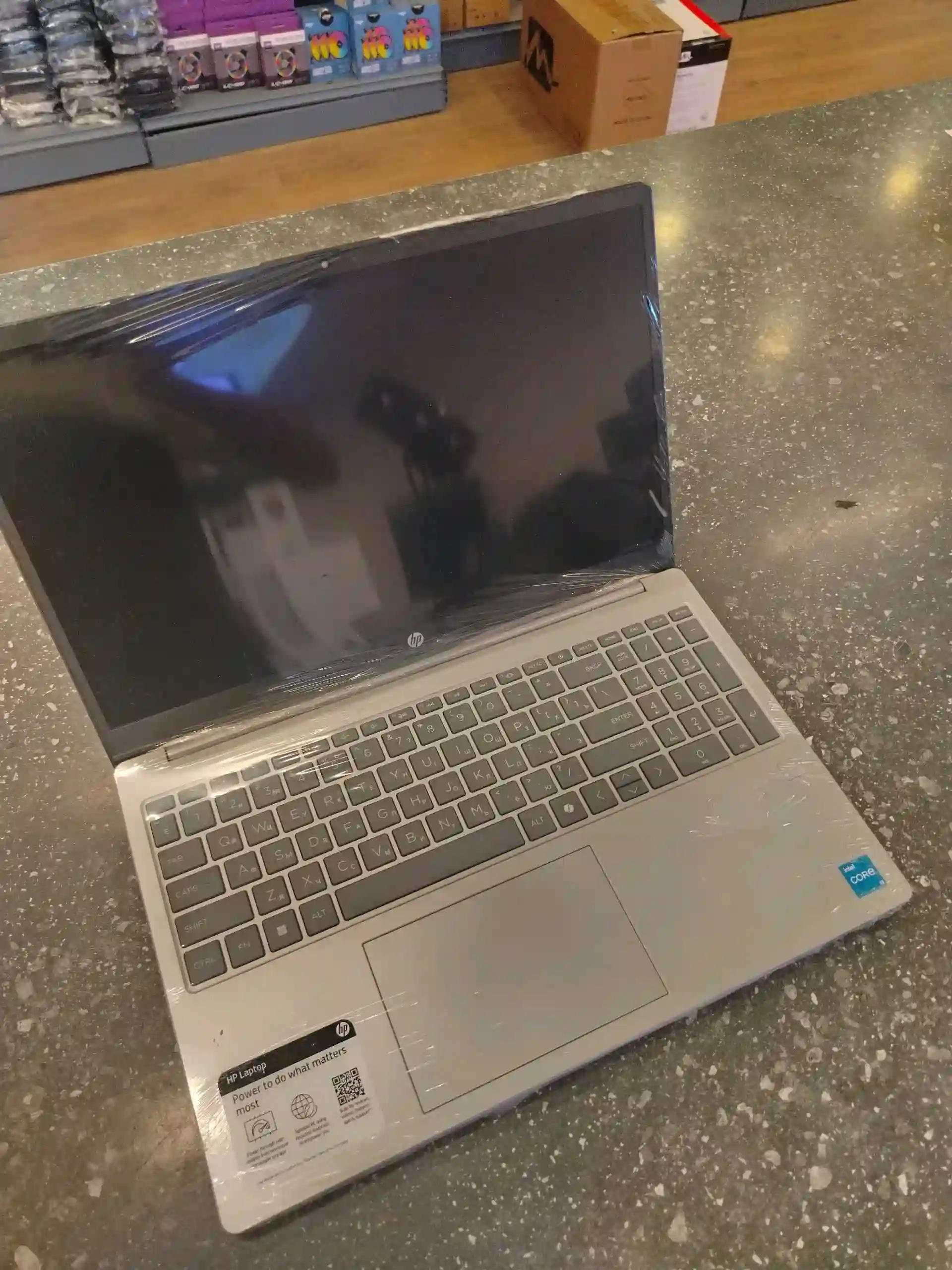 hp laptop/Intel core i3-N305/ram 8gb/SSD 256gb