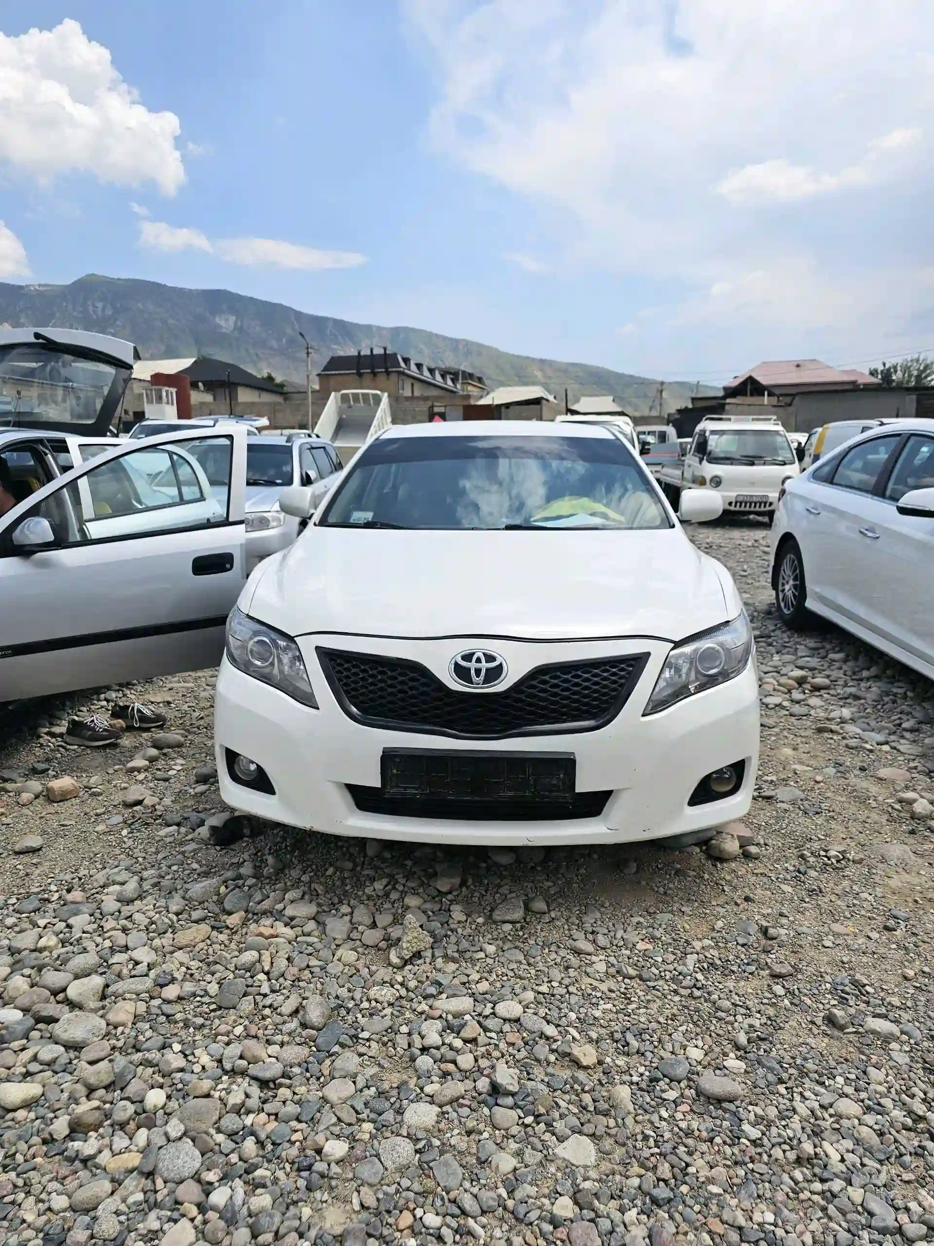 Toyota Camry 2010 — миниатюра 1
