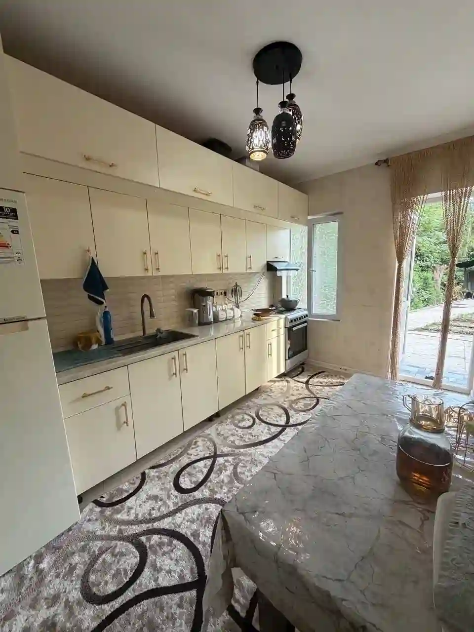 2 этажный, 10-комн. дом, 255 м², 9 соток, И Сомони