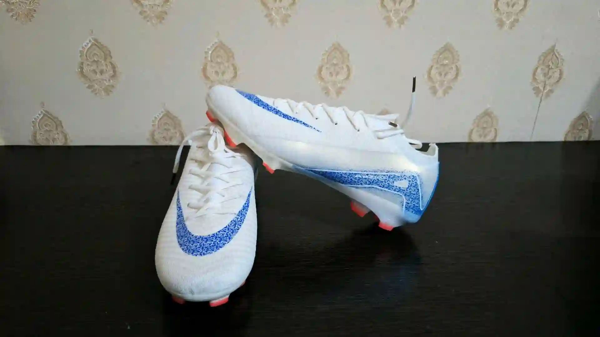 Футбольные бутсы Nike - Adidas 