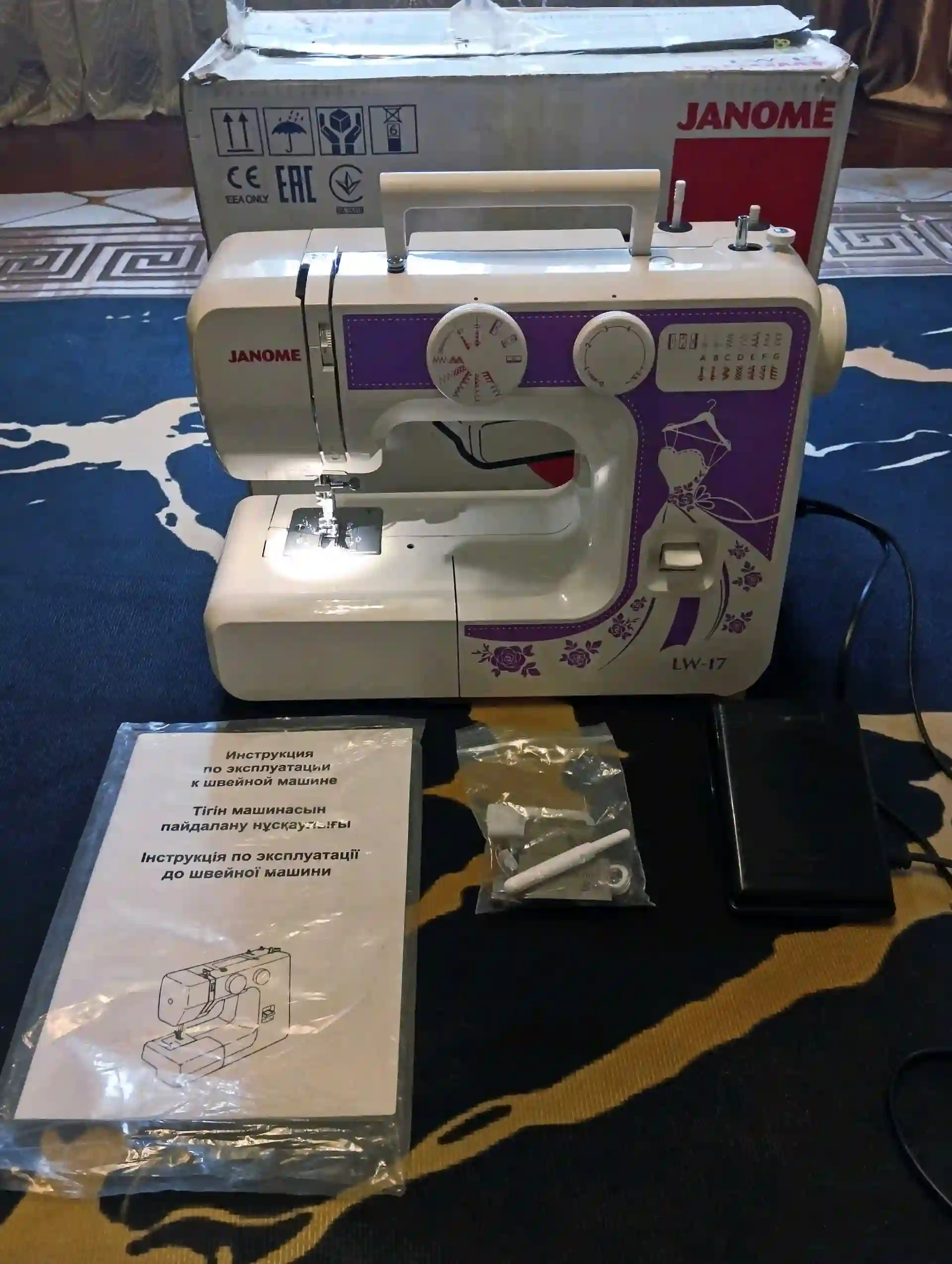 Швейная машинка Janome LW-17