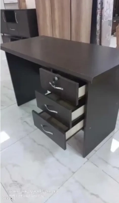 Офисный стол