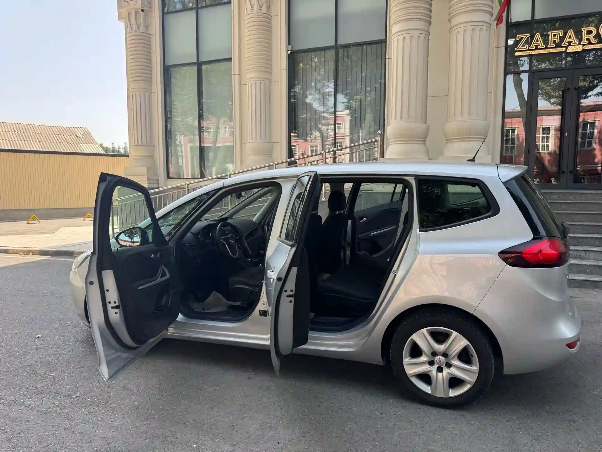 Opel Zafira 2016