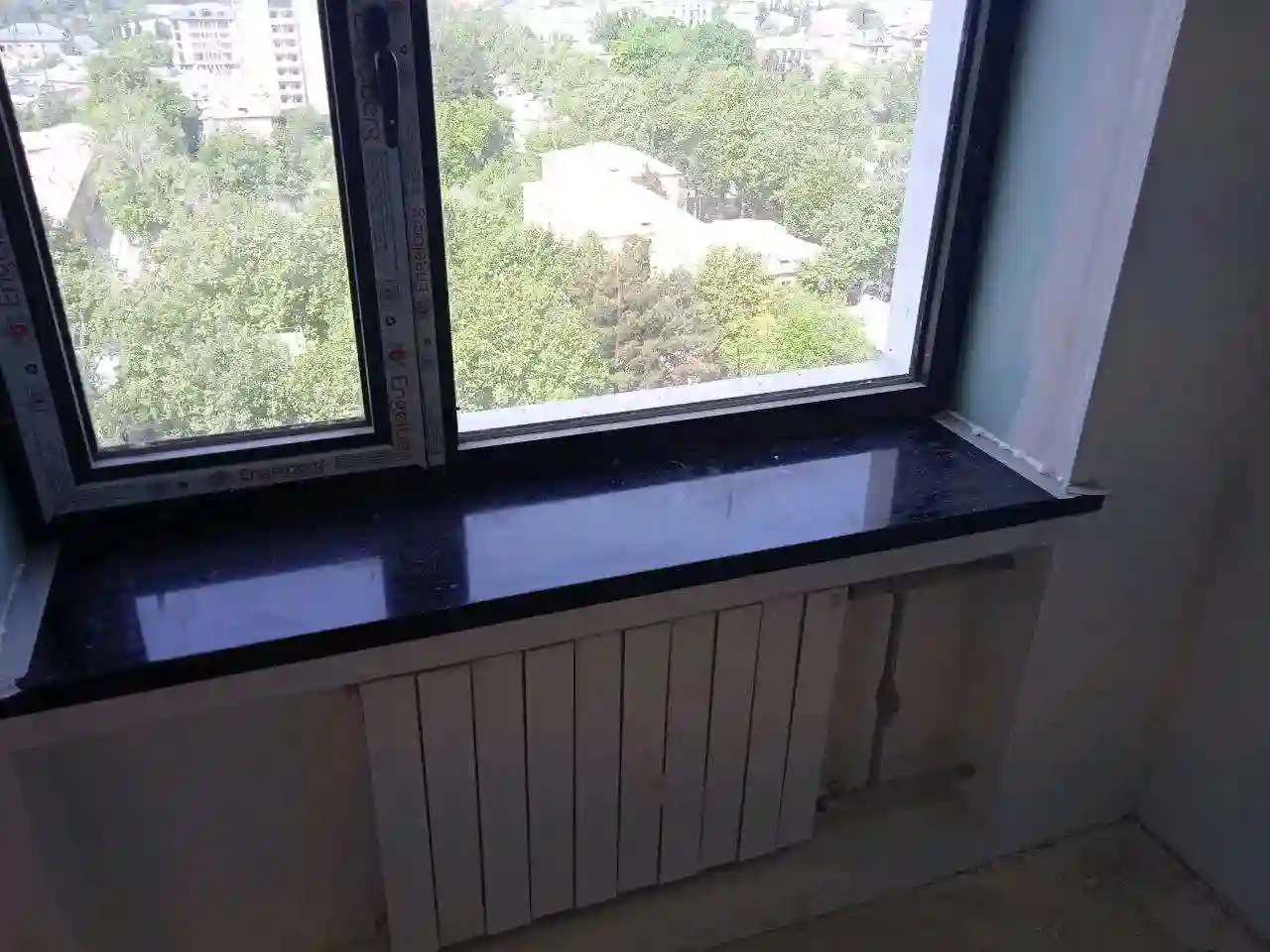 Подоконники из искусственного и кварцевого камня 