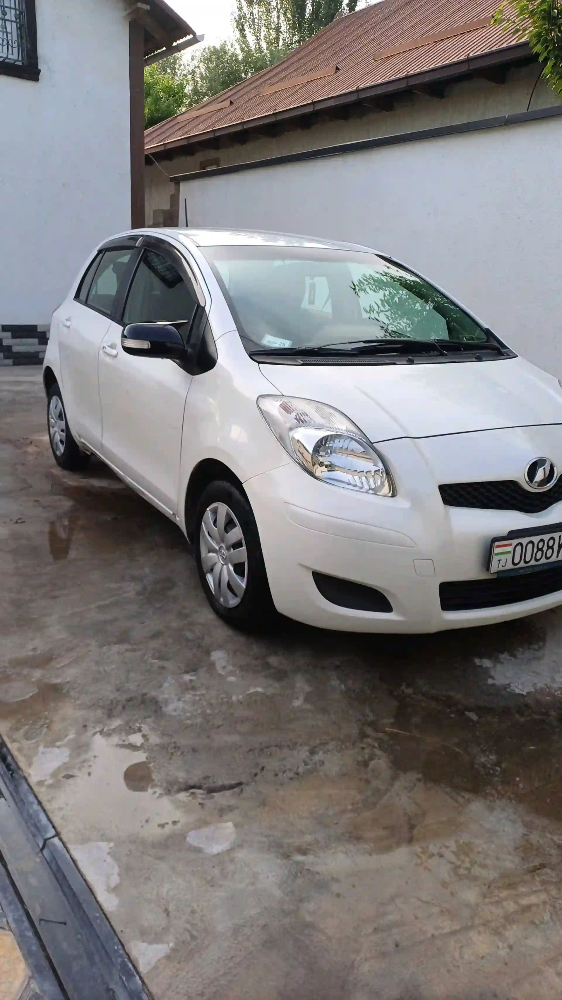 Toyota Vitz 2010