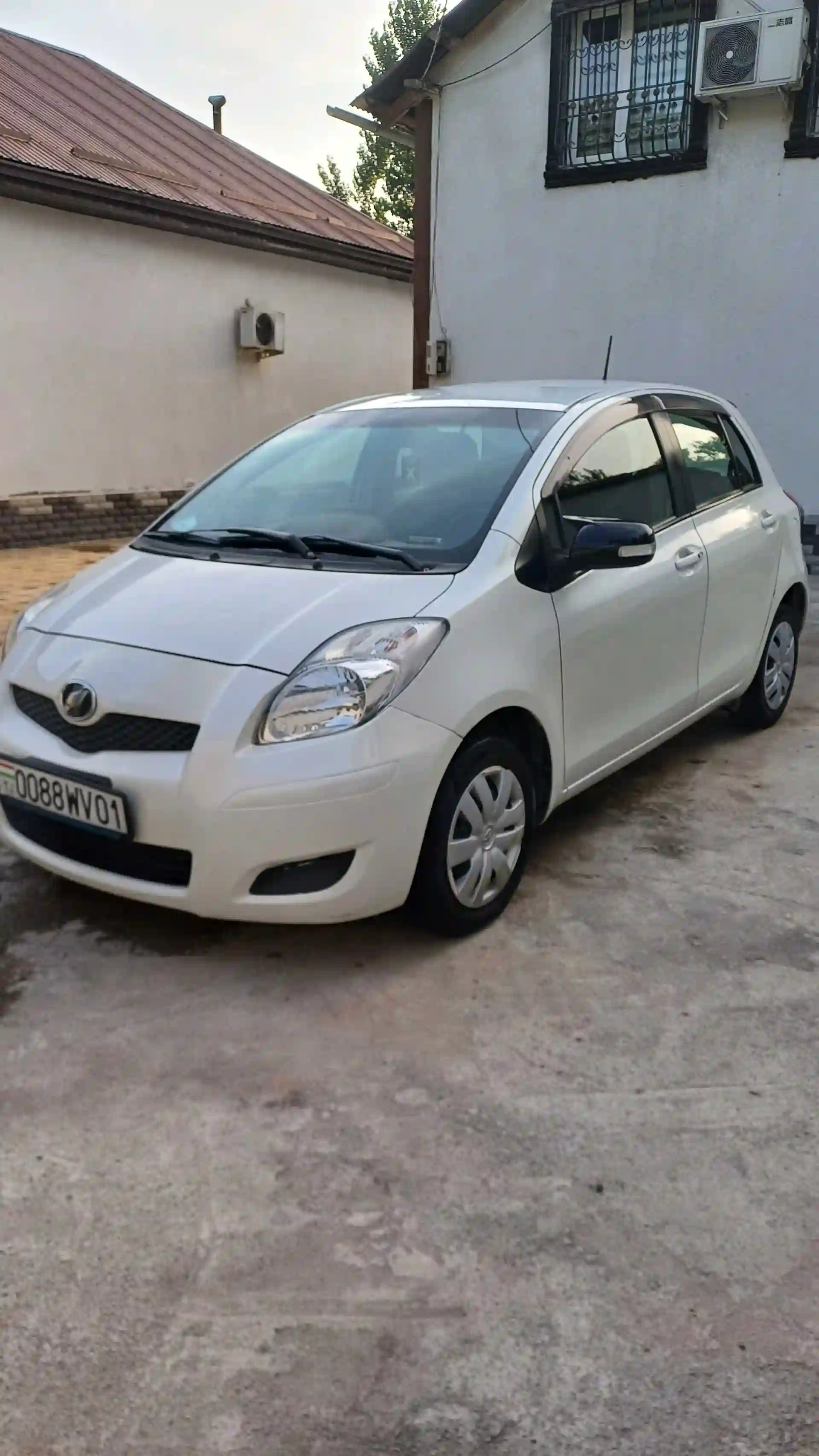 Toyota Vitz 2010
 — миниатюра 2