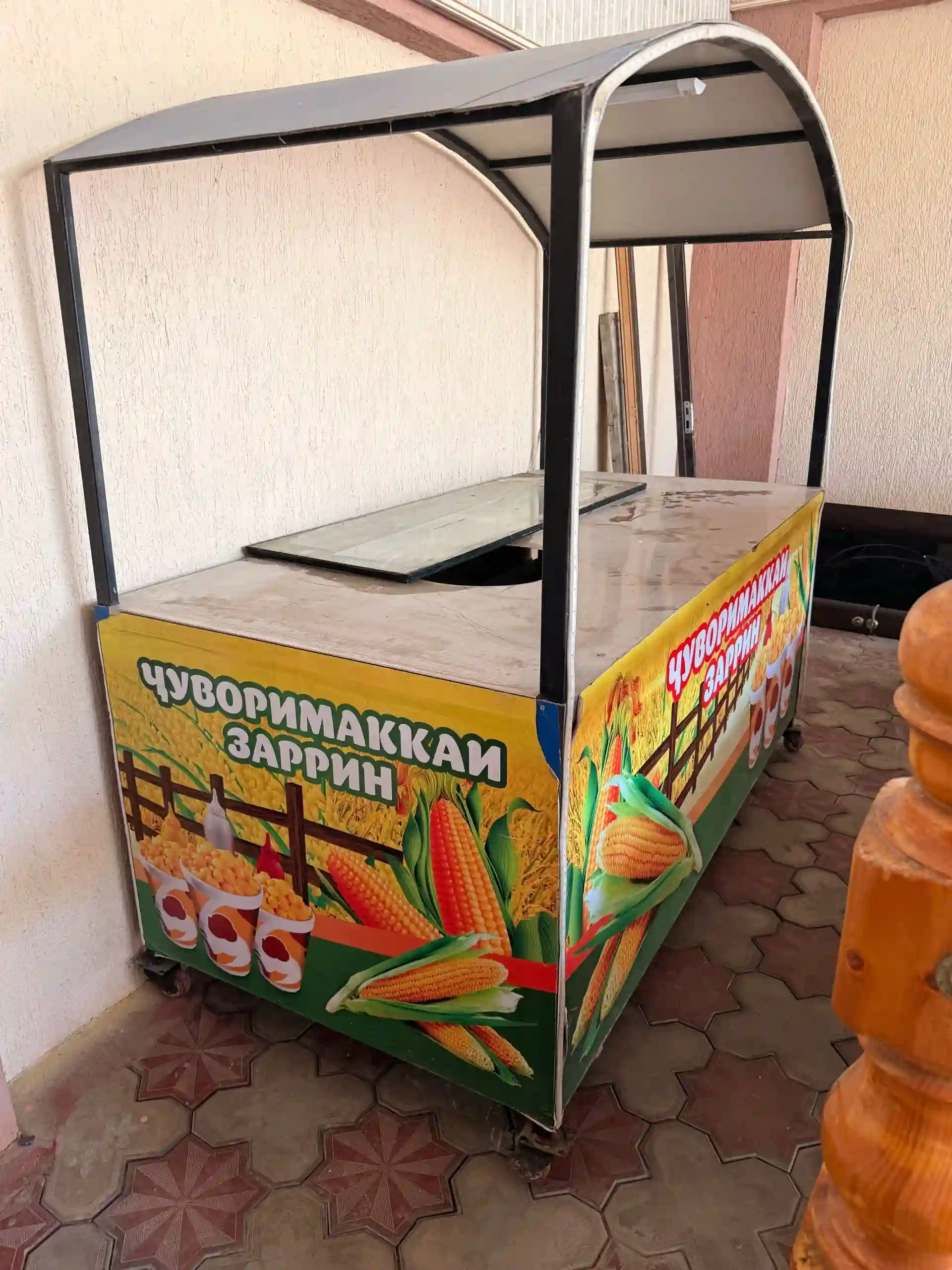 Аппарати попкорнбарор ва чигорипаз бо лавка