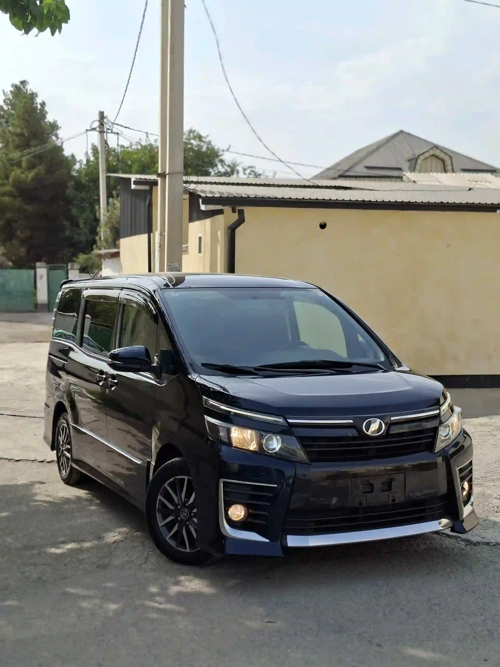 Toyota Voxy 2014 — миниатюра 4