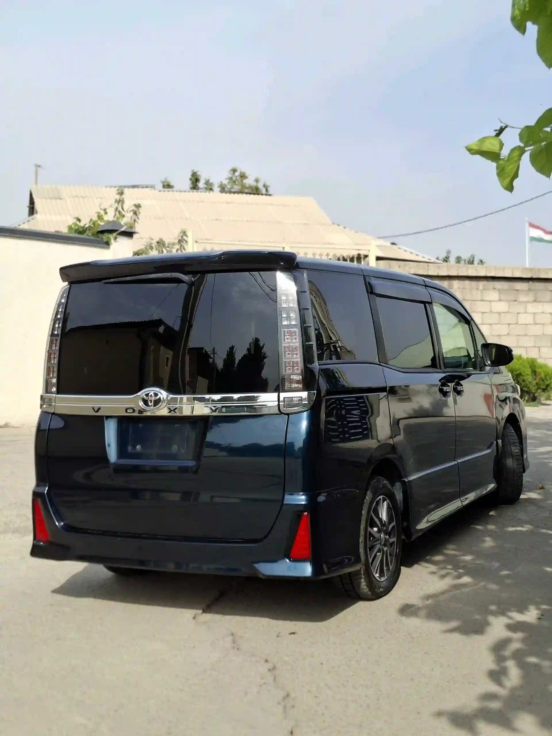 Toyota Voxy 2014 — миниатюра 6