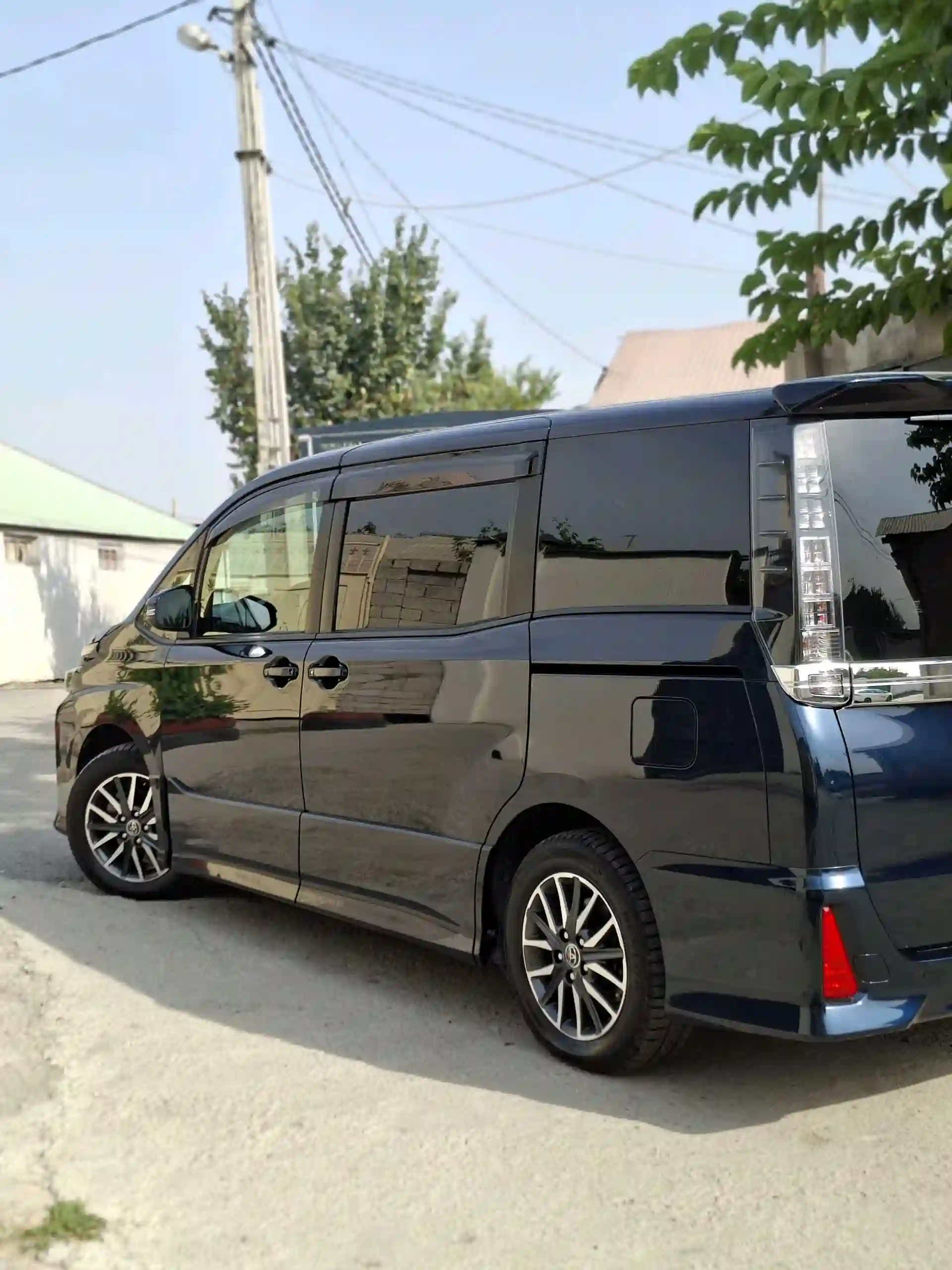 Toyota Voxy 2014 — миниатюра 23