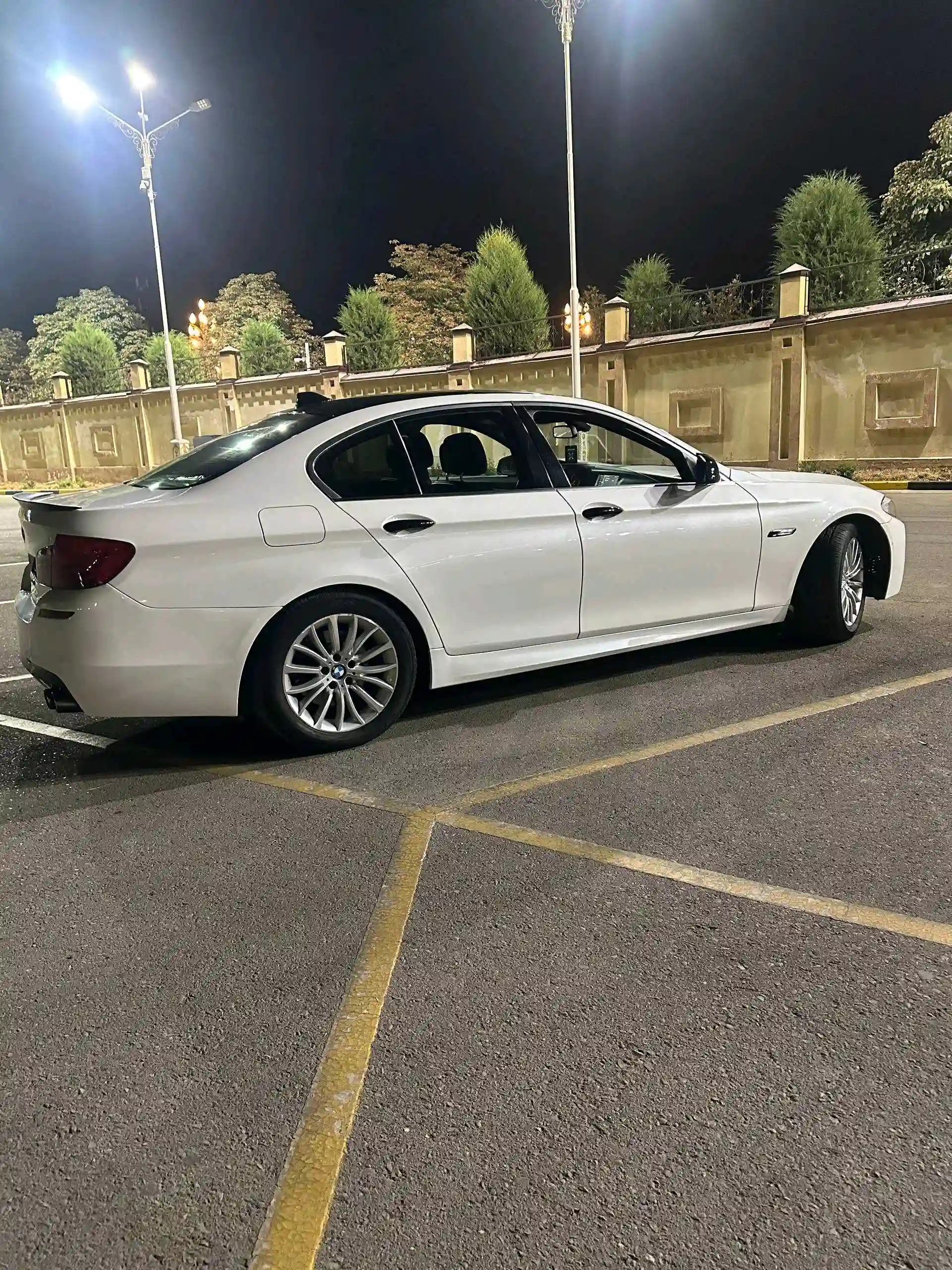 BMW 5 series 2011 — миниатюра 2