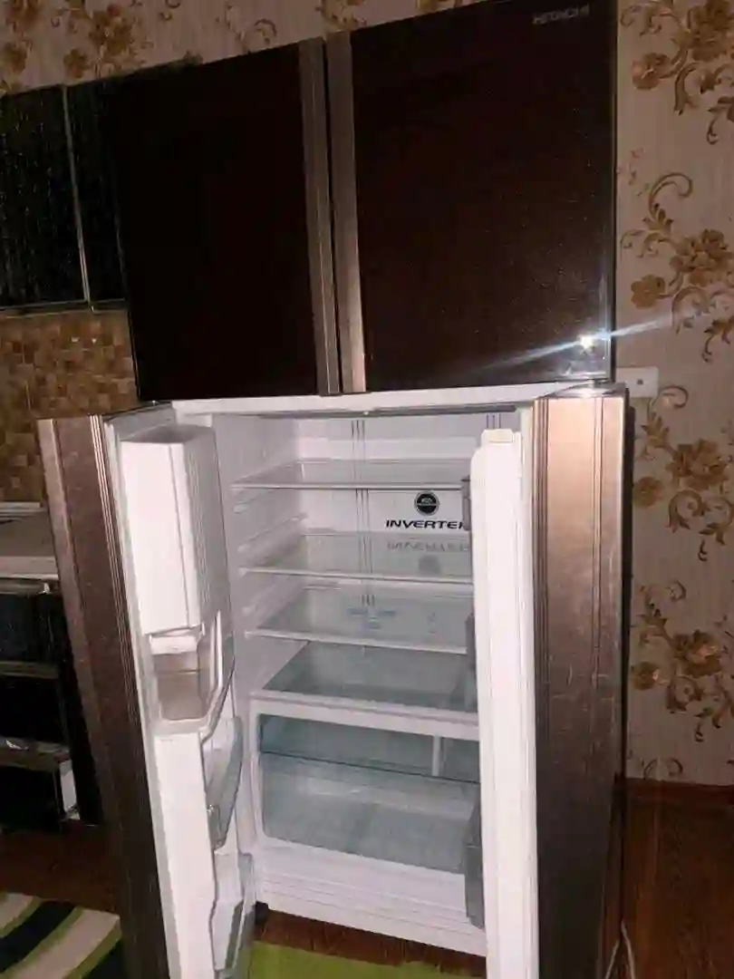 Холодильник HITACHI Inverter отличное состояние
