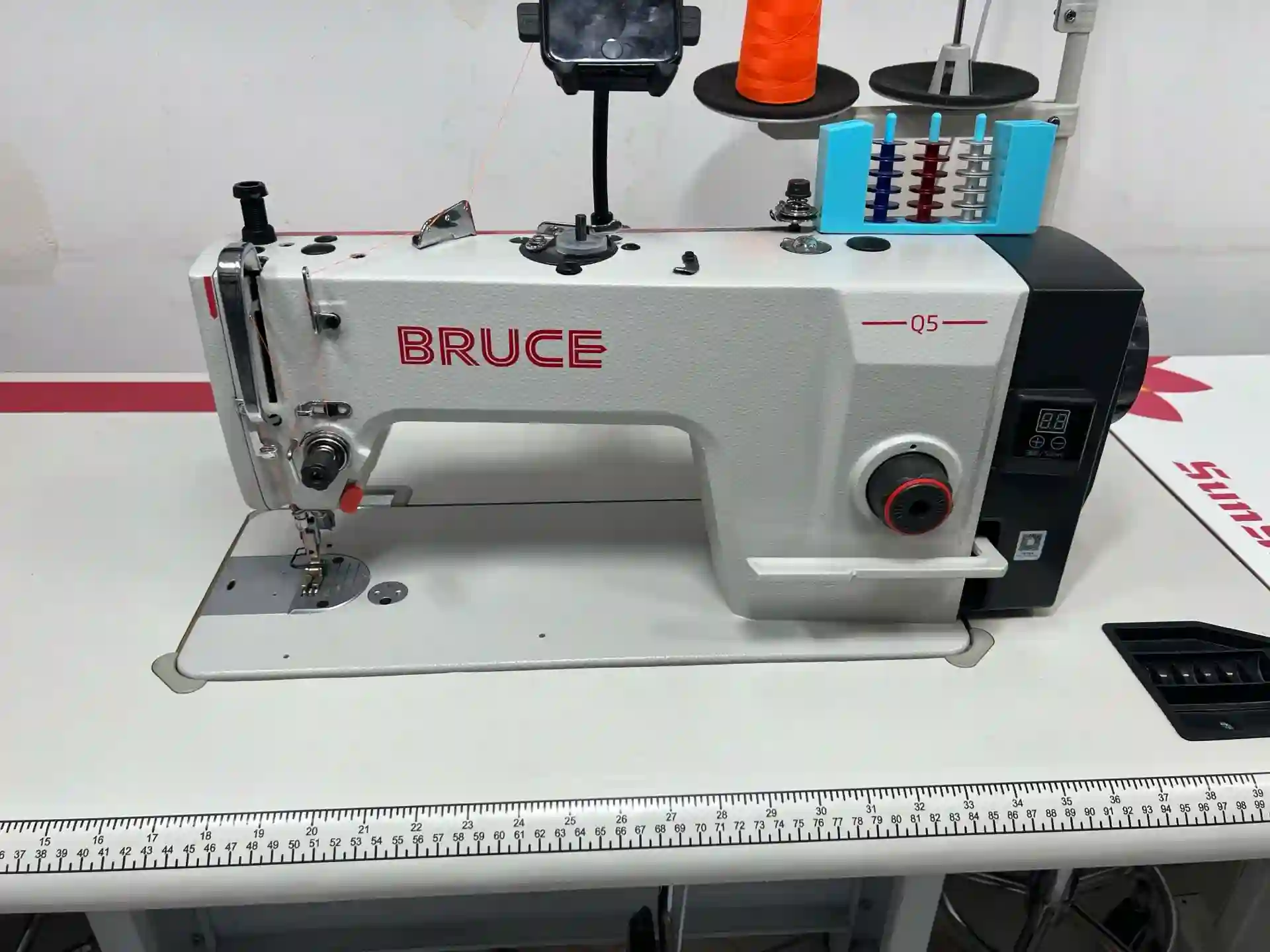 Мошинаи дарздӯзии BRUCE Q5