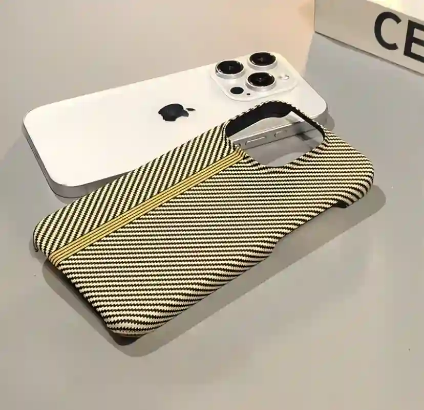 Чехол для iPhone — миниатюра 4