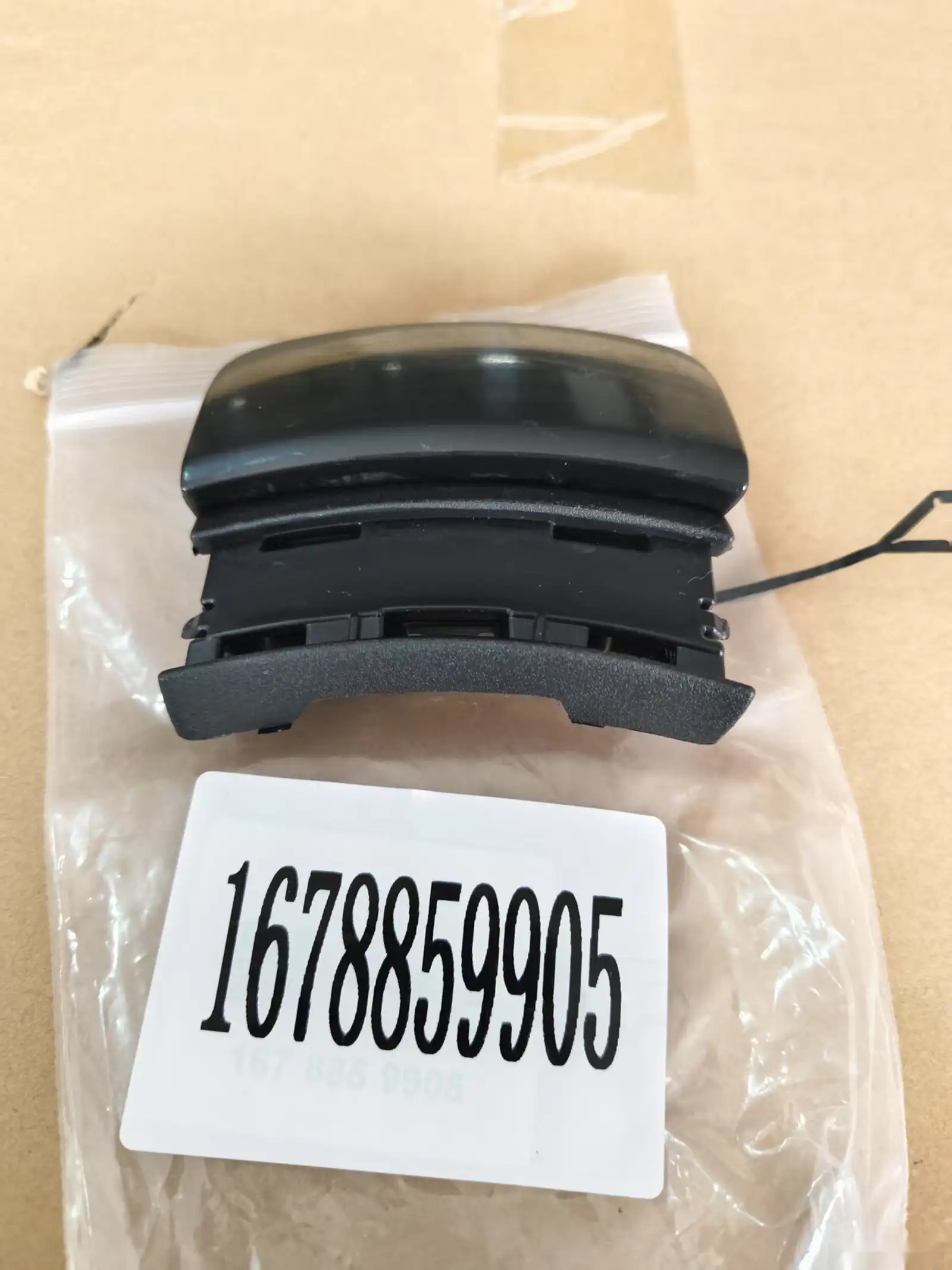 Крышка буксировки Mercedes GLS167 X167 — миниатюра 1